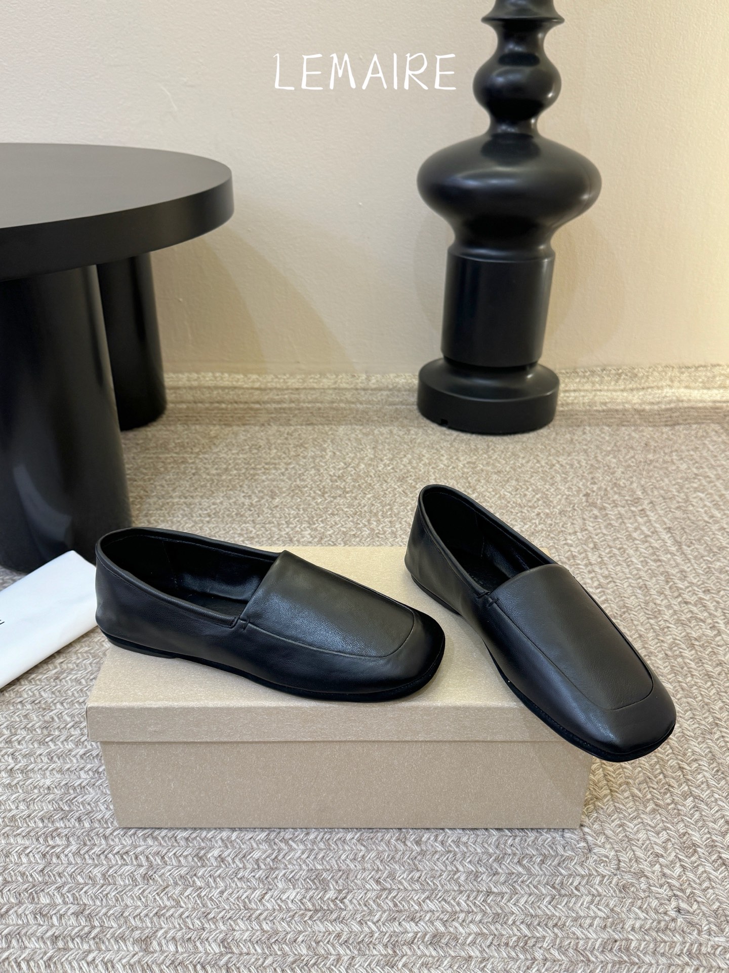 Lemaire 2026春夏新款 方头 平底 一脚蹬 乐福鞋​​Lemaire奶黄色乐福鞋，简约大方，方