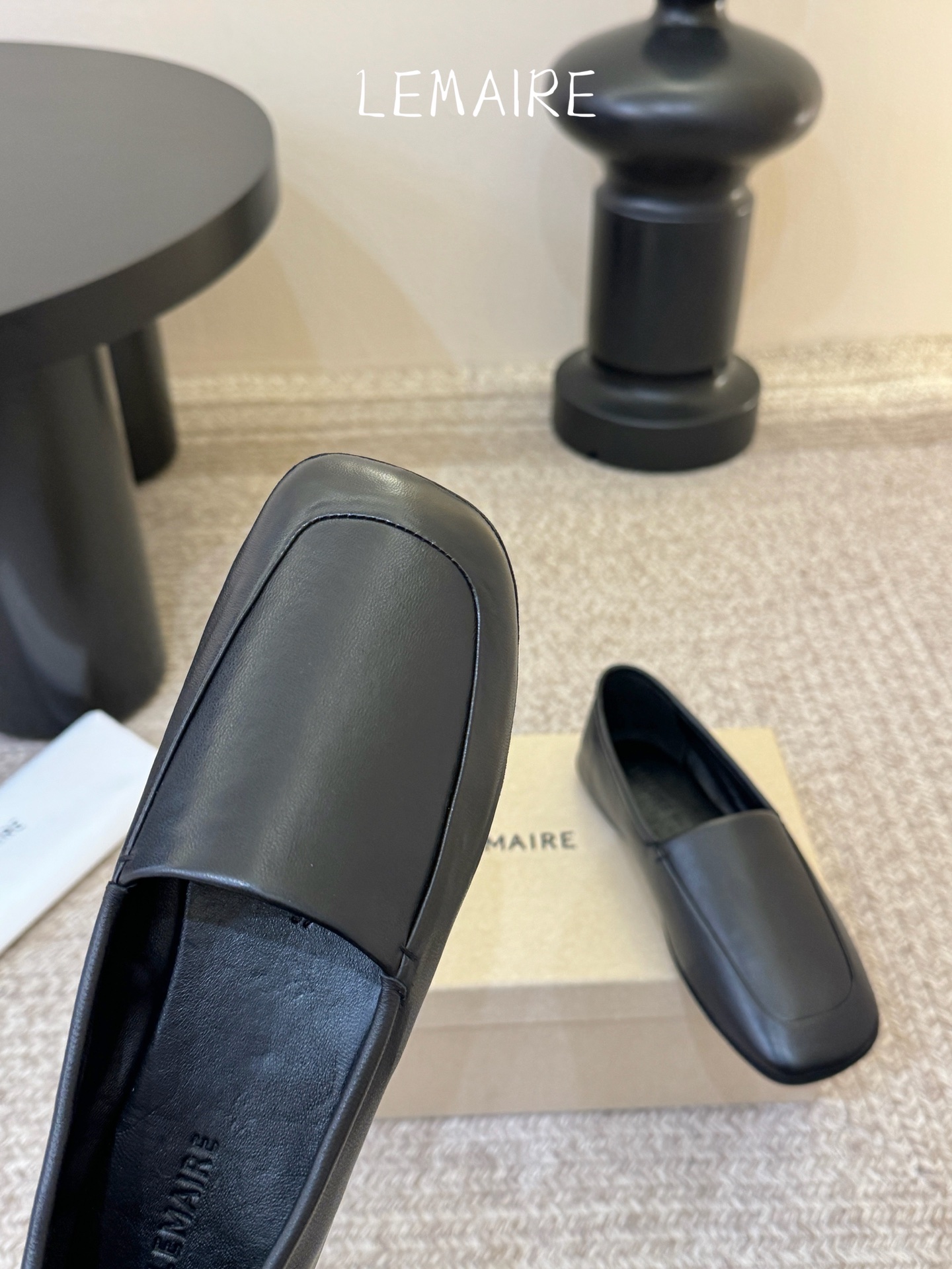 Lemaire 2026春夏新款 方头 平底 一脚蹬 乐福鞋​​Lemaire奶黄色乐福鞋，简约大方，方