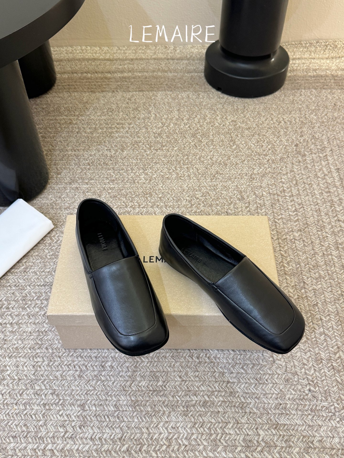 Lemaire 2026春夏新款 方头 平底 一脚蹬 乐福鞋​​Lemaire奶黄色乐福鞋，简约大方，方