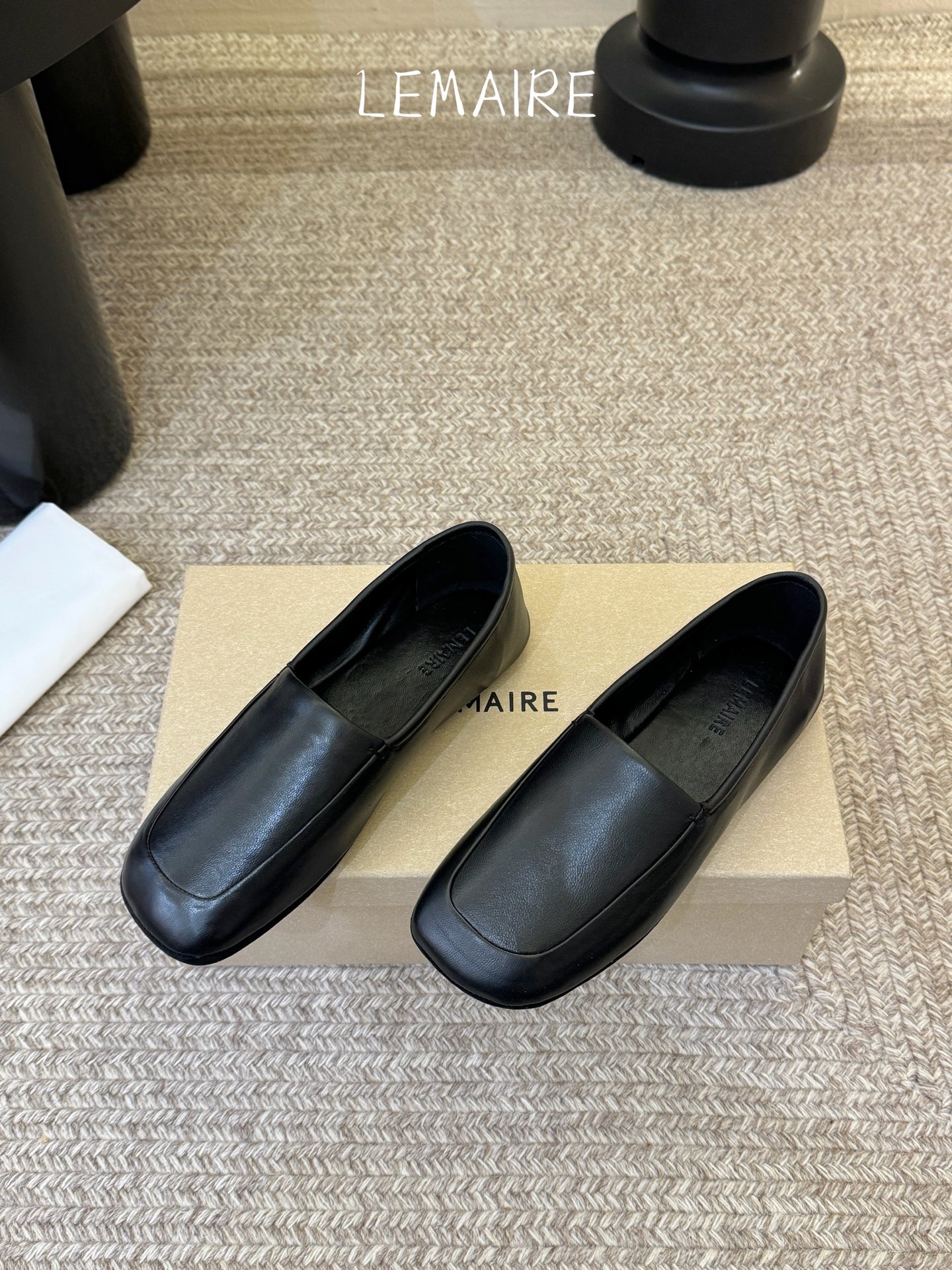 Lemaire 2026春夏新款 方头 平底 一脚蹬 乐福鞋​​Lemaire奶黄色乐福鞋，简约大方，方