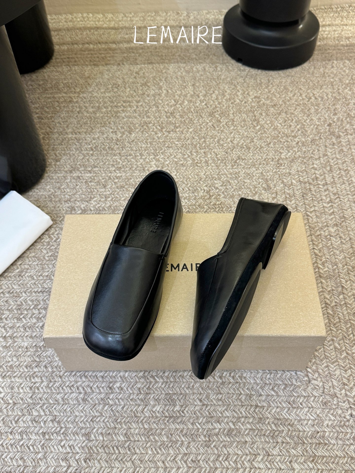 Lemaire 2026春夏新款 方头 平底 一脚蹬 乐福鞋​​Lemaire奶黄色乐福鞋，简约大方，方