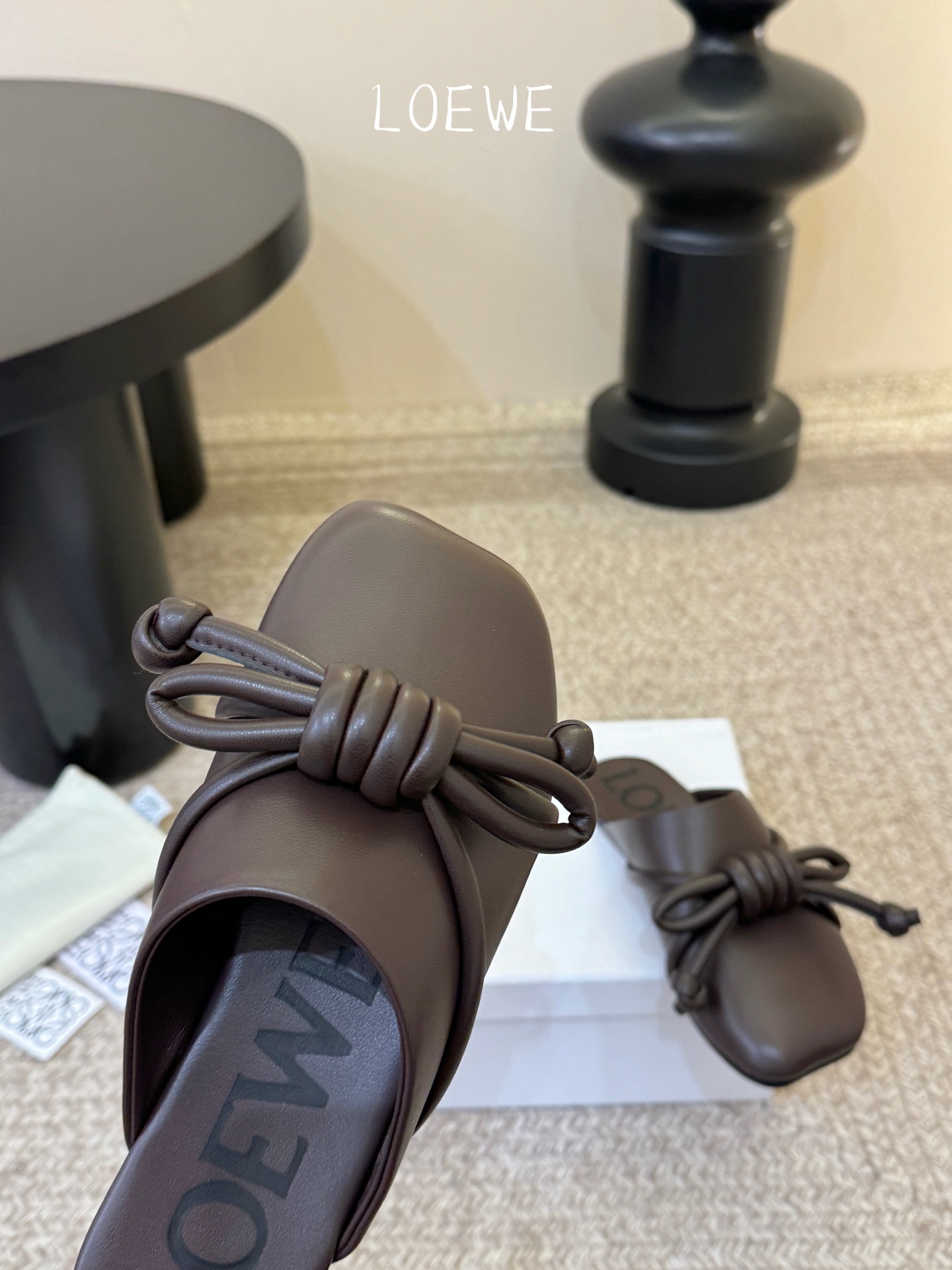 Loewe｜罗意威𝟐𝟎𝟐6𝐒𝐒 春夏新品凉拖本季单品超级有意思❗️全网都火爆了，上脚超nice😌今年时髦