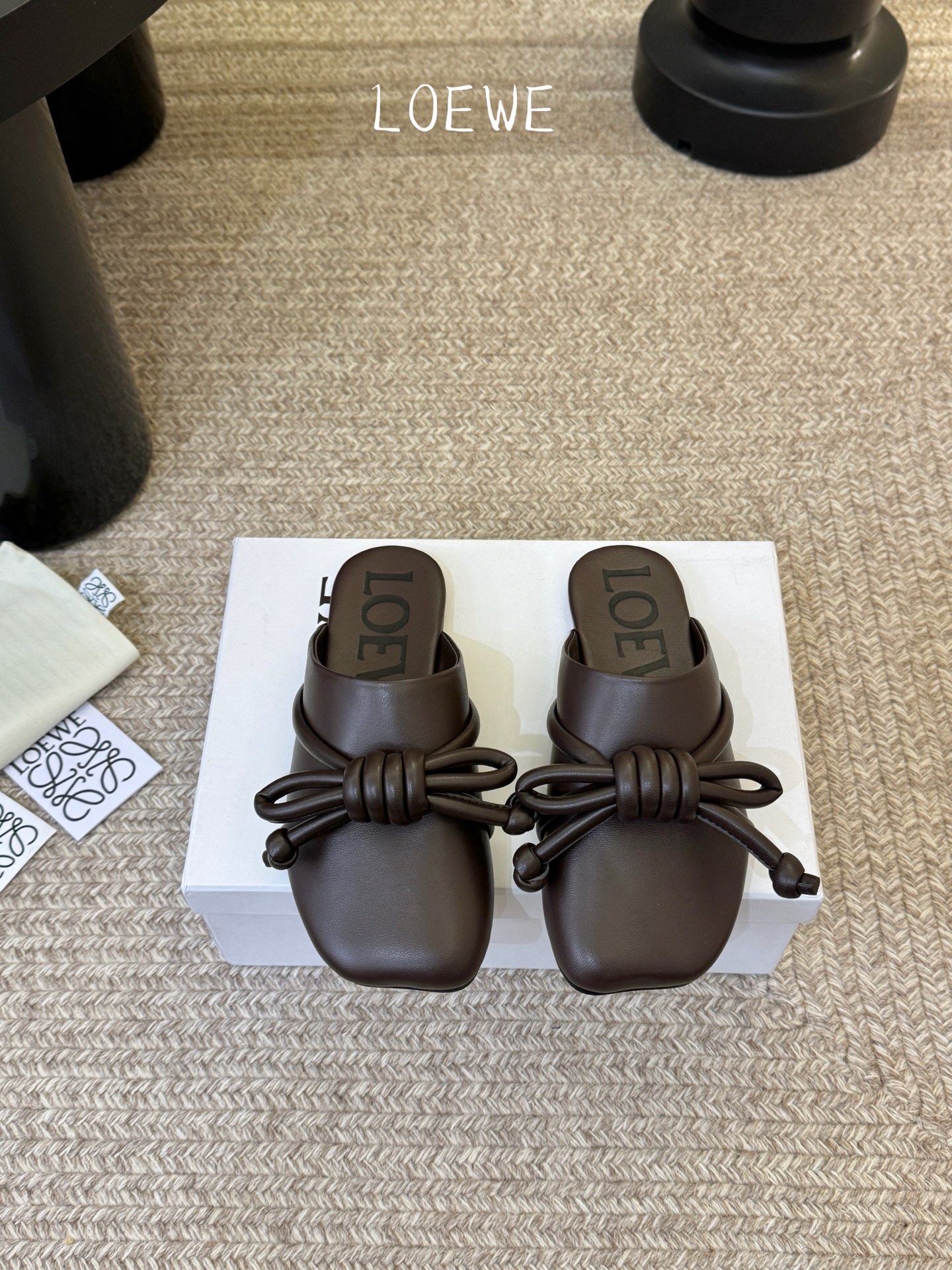 Loewe｜罗意威𝟐𝟎𝟐6𝐒𝐒 春夏新品凉拖本季单品超级有意思❗️全网都火爆了，上脚超nice😌今年时髦