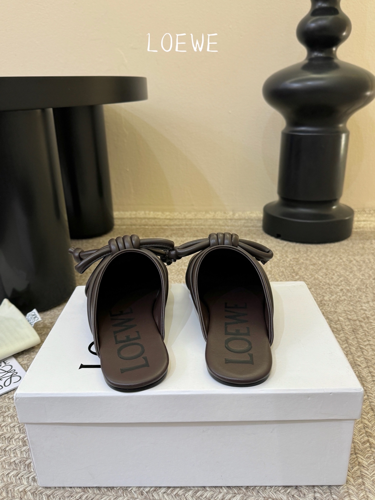Loewe｜罗意威𝟐𝟎𝟐6𝐒𝐒 春夏新品凉拖本季单品超级有意思❗️全网都火爆了，上脚超nice😌今年时髦