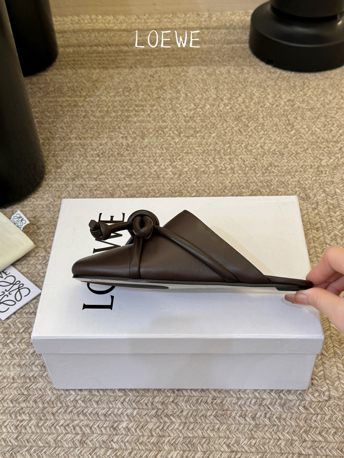 Loewe｜罗意威𝟐𝟎𝟐6𝐒𝐒 春夏新品凉拖本季单品超级有意思❗️全网都火爆了，上脚超nice😌今年时髦