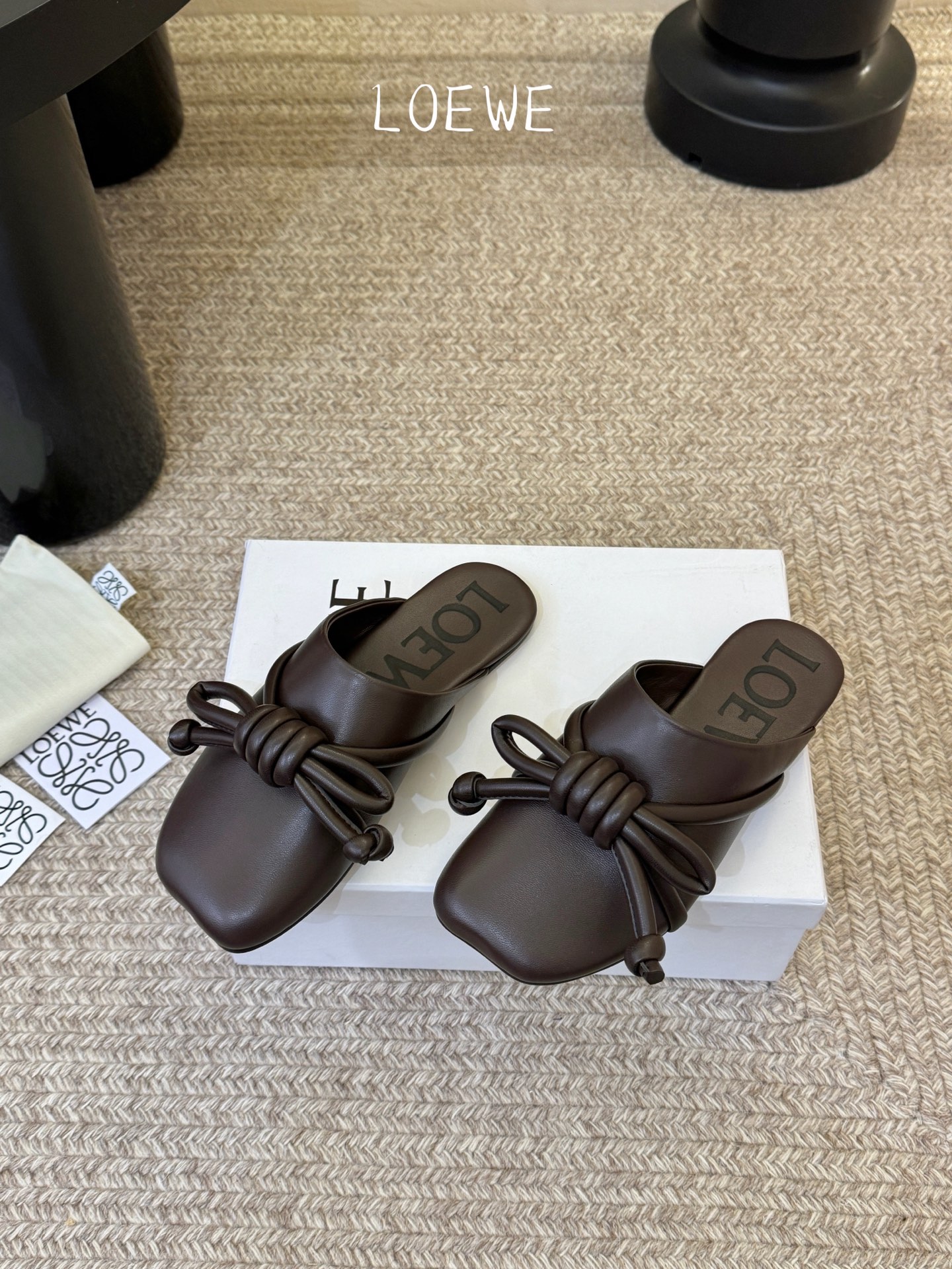 Loewe｜罗意威𝟐𝟎𝟐6𝐒𝐒 春夏新品凉拖本季单品超级有意思❗️全网都火爆了，上脚超nice😌今年时髦