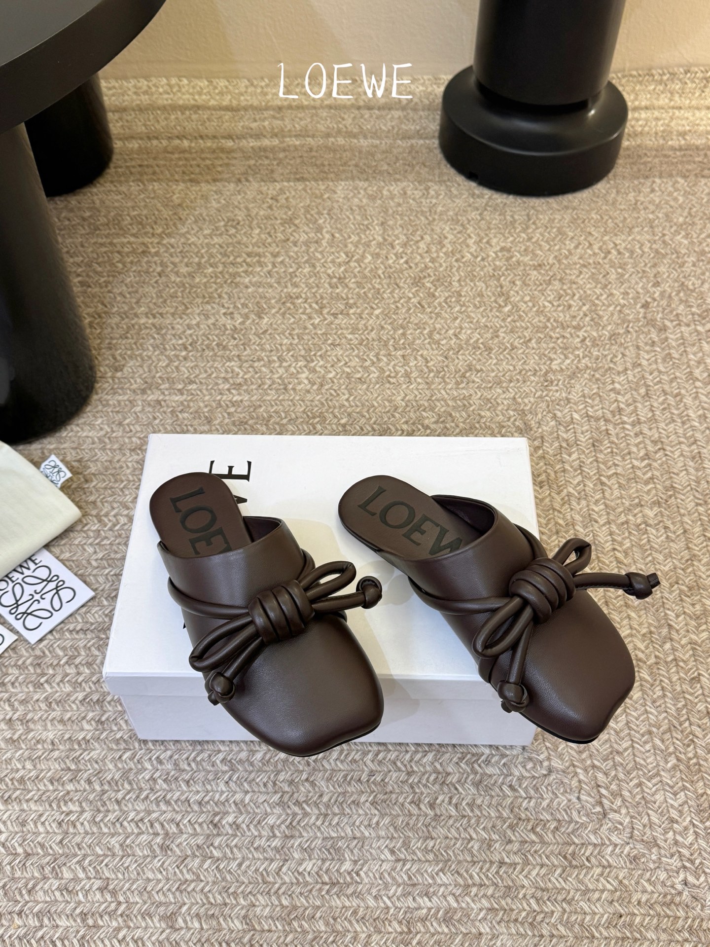 Loewe｜罗意威𝟐𝟎𝟐6𝐒𝐒 春夏新品凉拖本季单品超级有意思❗️全网都火爆了，上脚超nice😌今年时髦