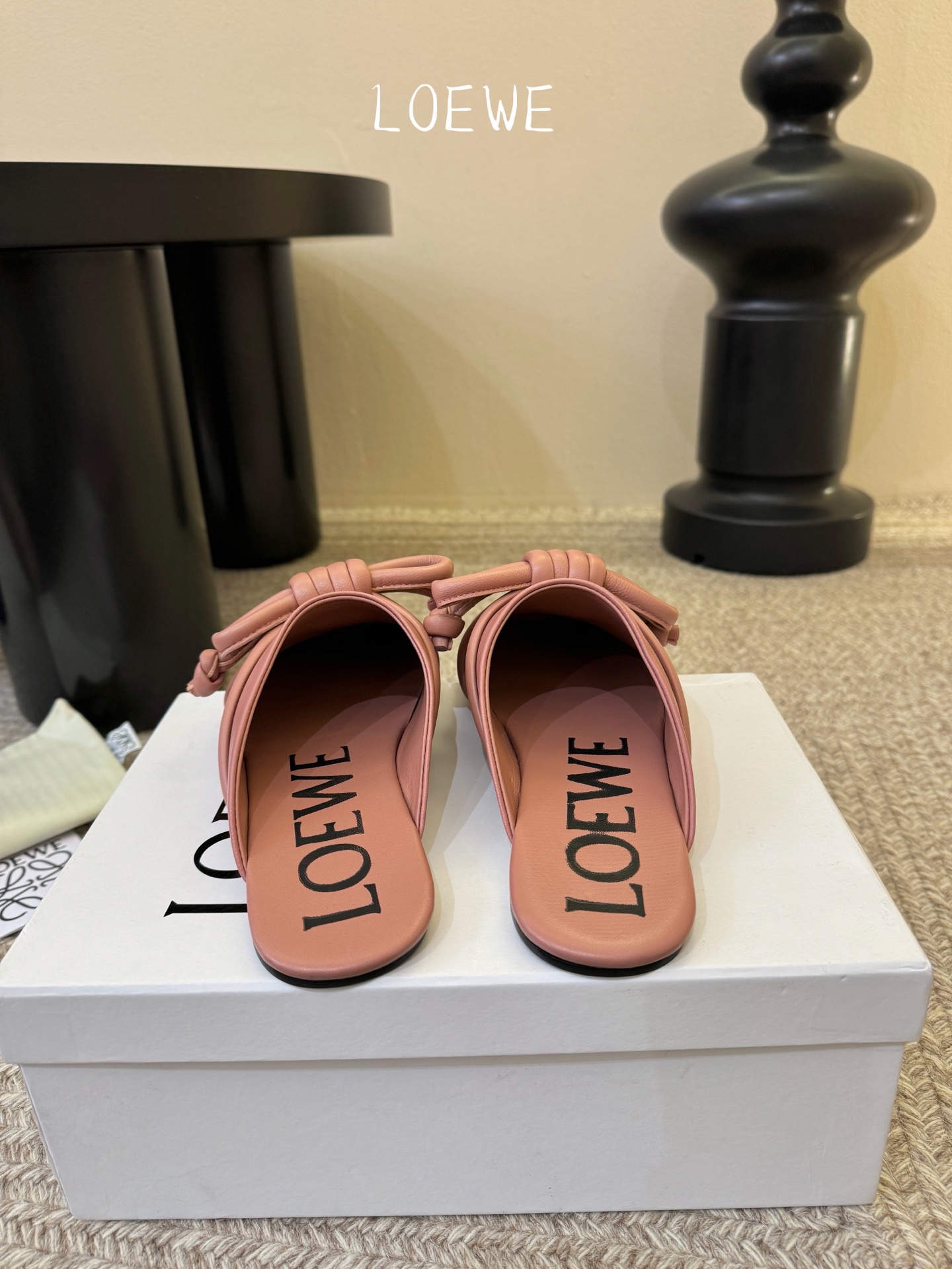 Loewe｜罗意威𝟐𝟎𝟐6𝐒𝐒 春夏新品凉拖本季单品超级有意思❗️全网都火爆了，上脚超nice😌今年时髦