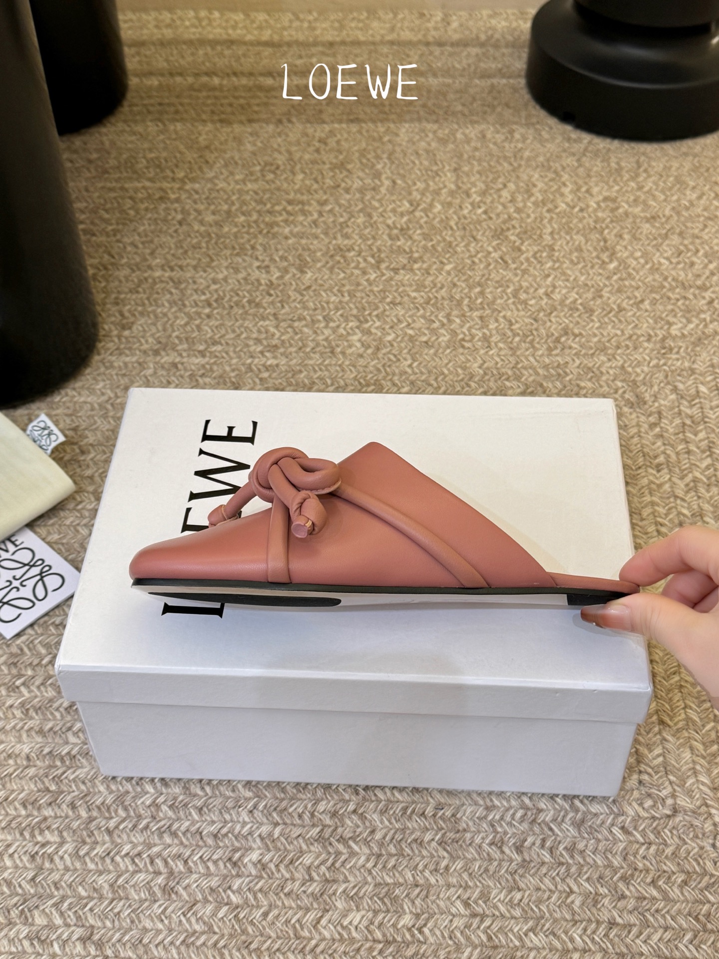 Loewe｜罗意威𝟐𝟎𝟐6𝐒𝐒 春夏新品凉拖本季单品超级有意思❗️全网都火爆了，上脚超nice😌今年时髦