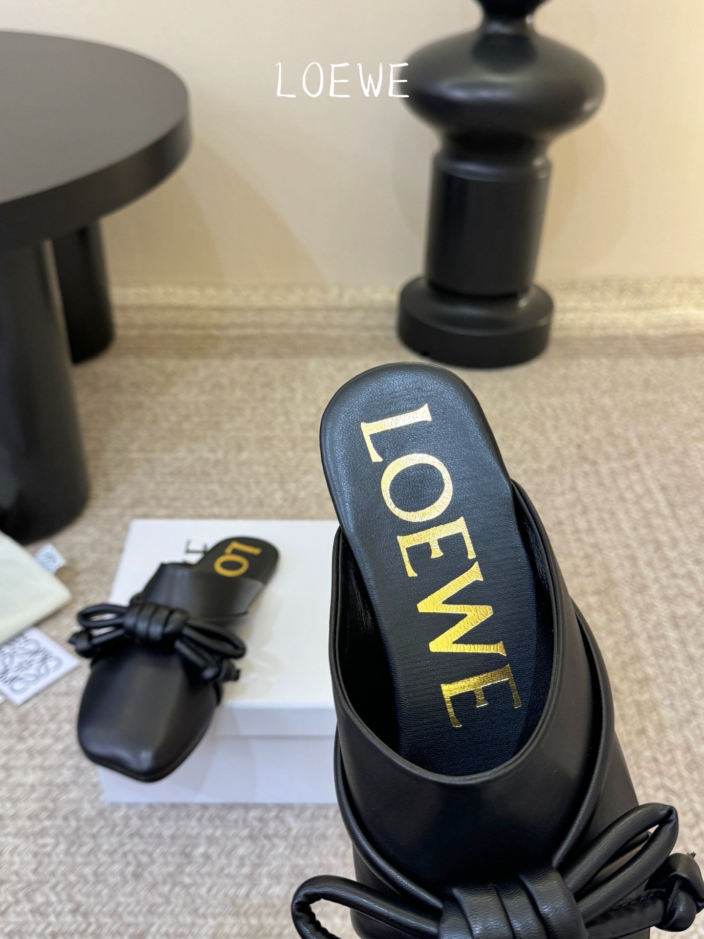 Loewe｜罗意威𝟐𝟎𝟐6𝐒𝐒 春夏新品凉拖本季单品超级有意思❗️全网都火爆了，上脚超nice😌今年时髦
