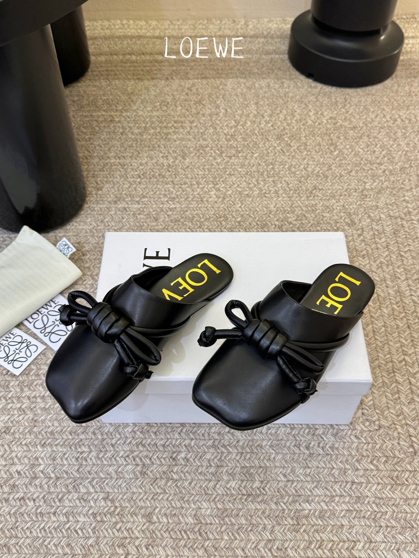 Loewe｜罗意威𝟐𝟎𝟐6𝐒𝐒 春夏新品凉拖本季单品超级有意思❗️全网都火爆了，上脚超nice😌今年时髦