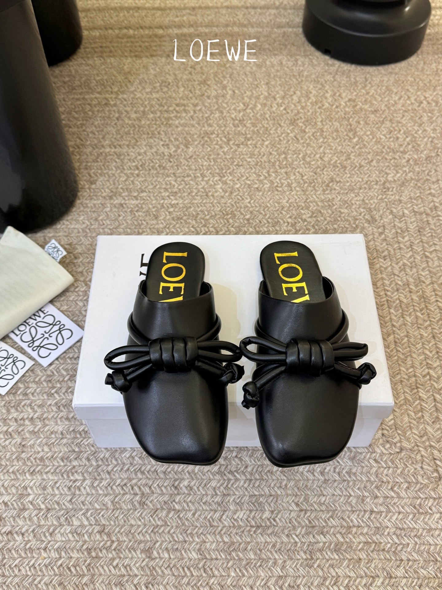 Loewe｜罗意威𝟐𝟎𝟐6𝐒𝐒 春夏新品凉拖本季单品超级有意思❗️全网都火爆了，上脚超nice😌今年时髦