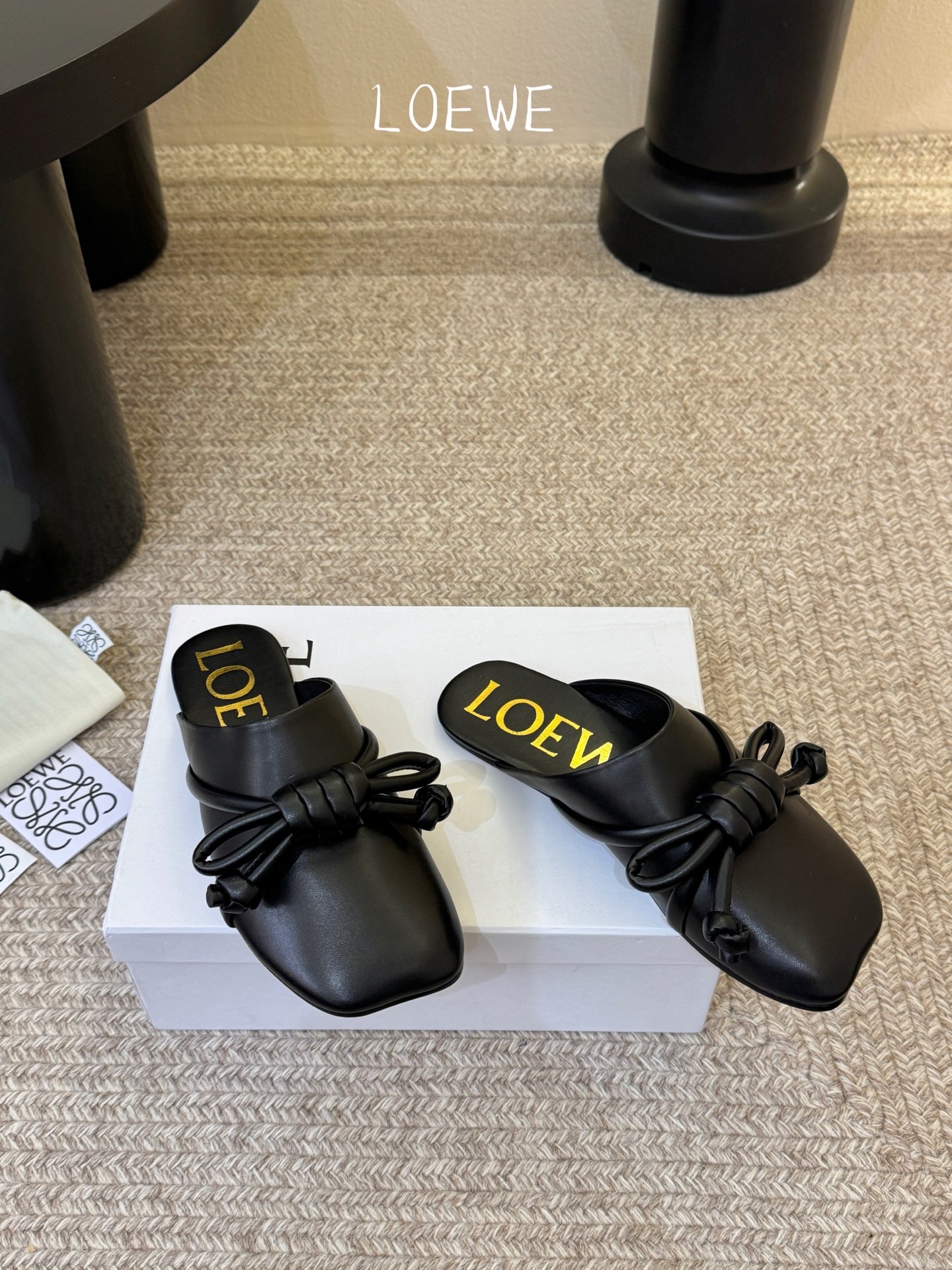 Loewe｜罗意威𝟐𝟎𝟐6𝐒𝐒 春夏新品凉拖本季单品超级有意思❗️全网都火爆了，上脚超nice😌今年时髦