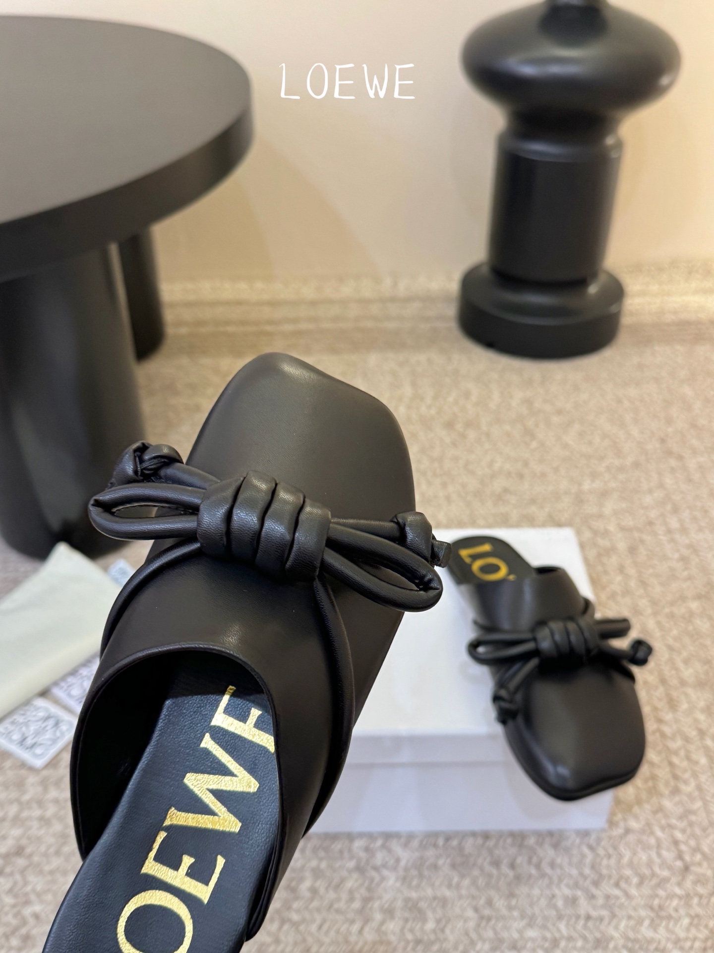 Loewe｜罗意威𝟐𝟎𝟐6𝐒𝐒 春夏新品凉拖本季单品超级有意思❗️全网都火爆了，上脚超nice😌今年时髦