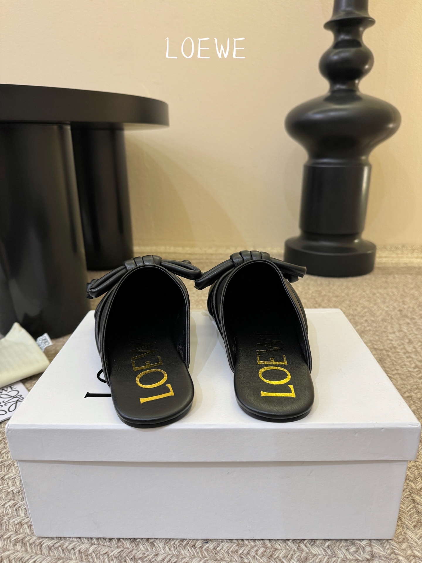 Loewe｜罗意威𝟐𝟎𝟐6𝐒𝐒 春夏新品凉拖本季单品超级有意思❗️全网都火爆了，上脚超nice😌今年时髦