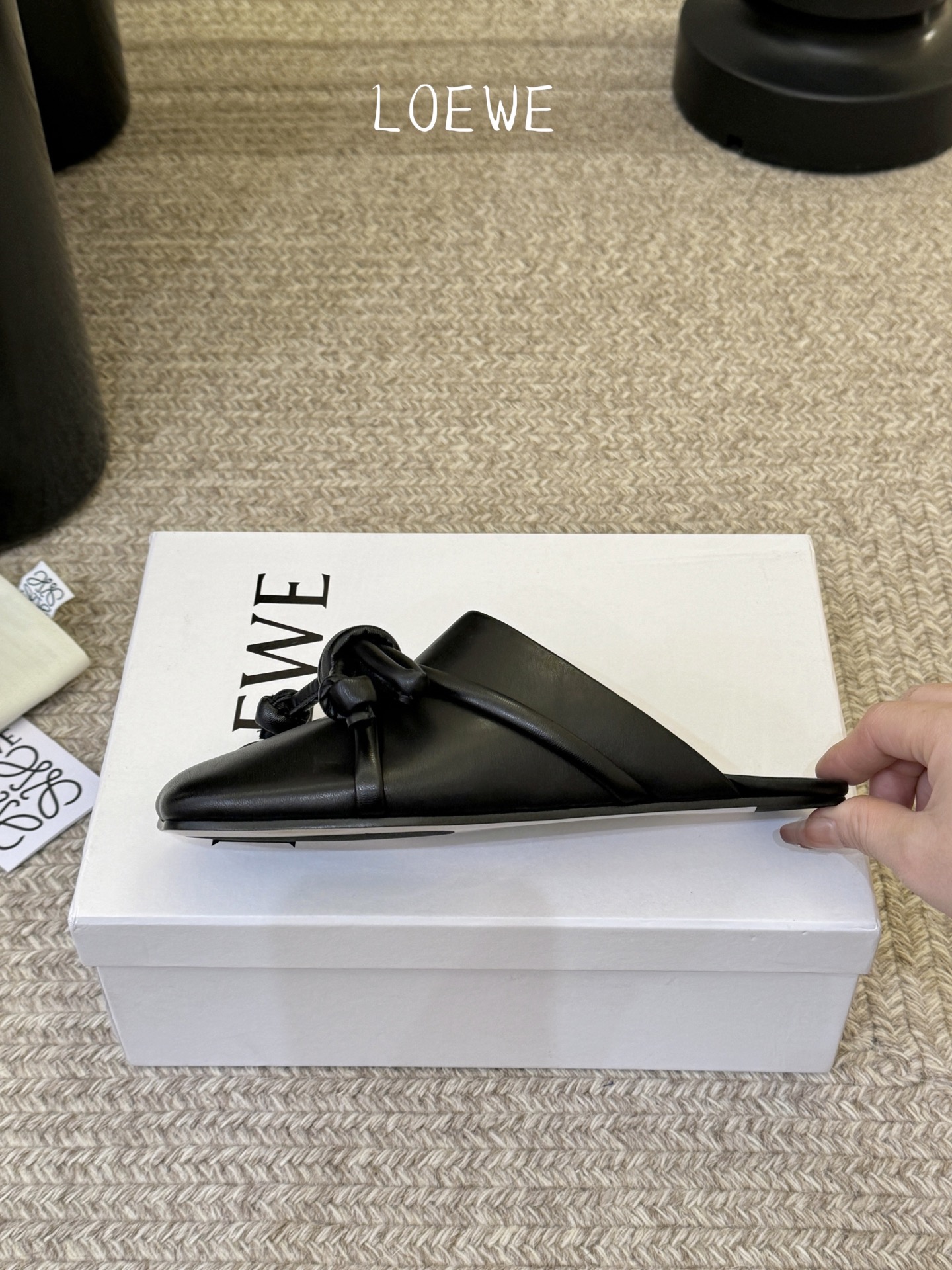 Loewe｜罗意威𝟐𝟎𝟐6𝐒𝐒 春夏新品凉拖本季单品超级有意思❗️全网都火爆了，上脚超nice😌今年时髦