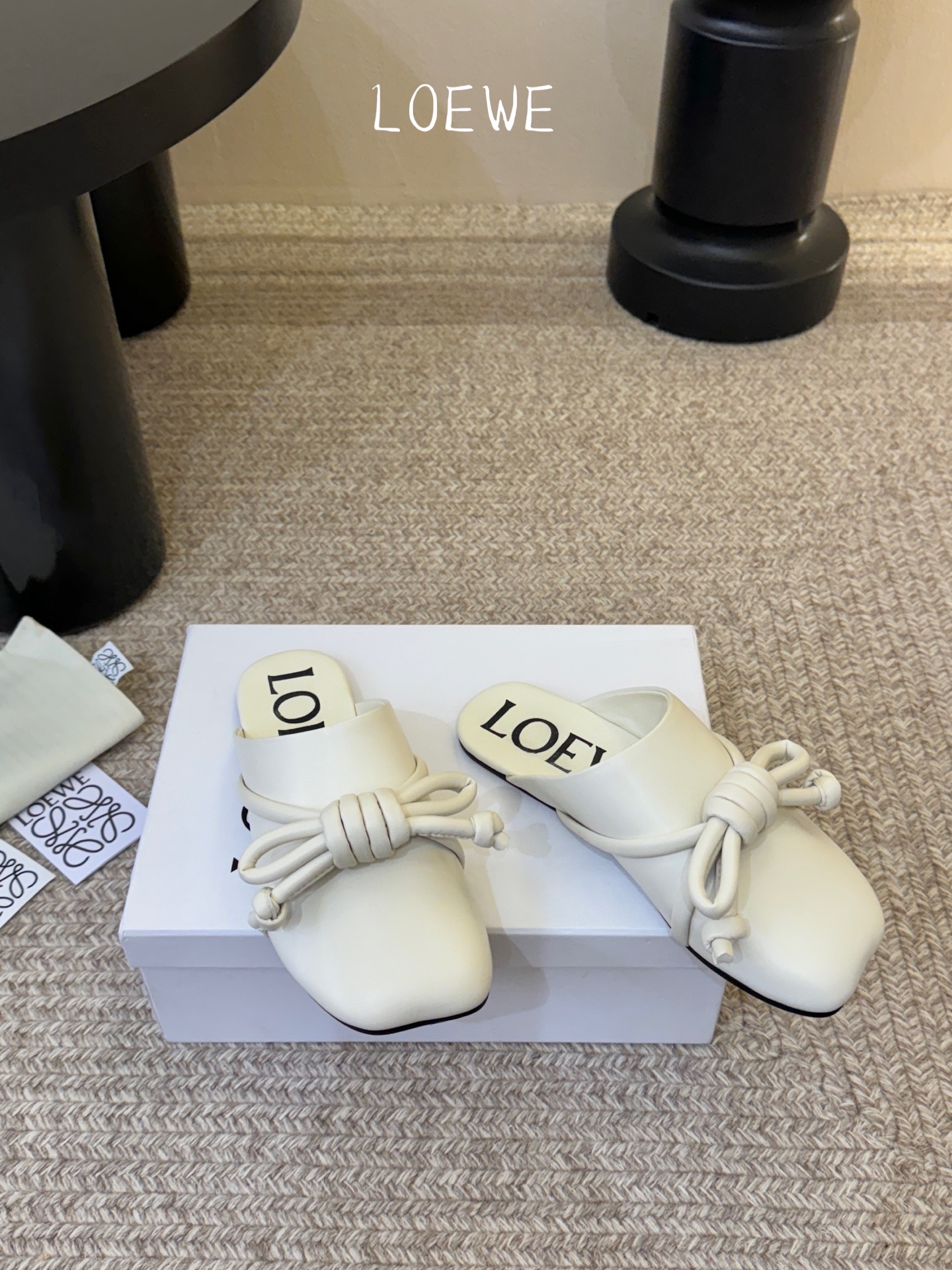 Loewe｜罗意威𝟐𝟎𝟐6𝐒𝐒 春夏新品凉拖本季单品超级有意思❗️全网都火爆了，上脚超nice😌今年时髦