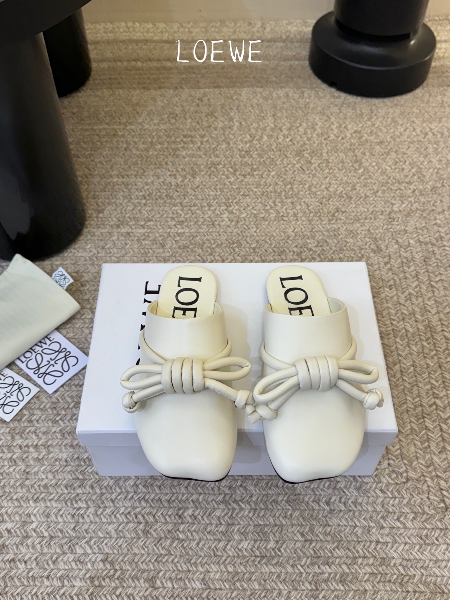 Loewe｜罗意威𝟐𝟎𝟐6𝐒𝐒 春夏新品凉拖本季单品超级有意思❗️全网都火爆了，上脚超nice😌今年时髦
