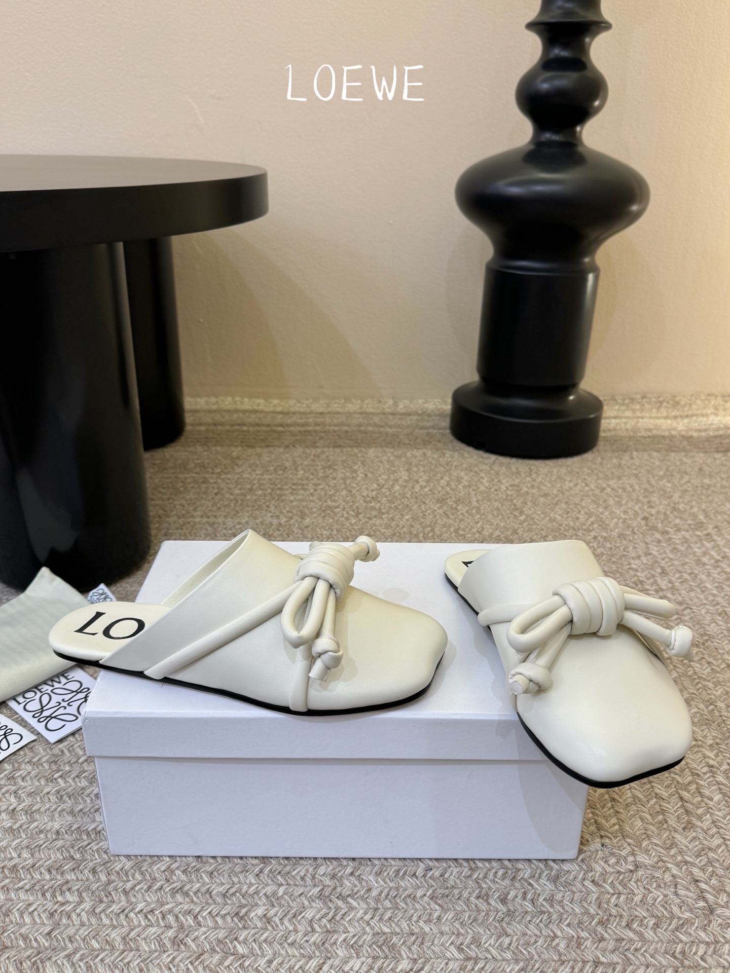 Loewe｜罗意威𝟐𝟎𝟐6𝐒𝐒 春夏新品凉拖本季单品超级有意思❗️全网都火爆了，上脚超nice😌今年时髦