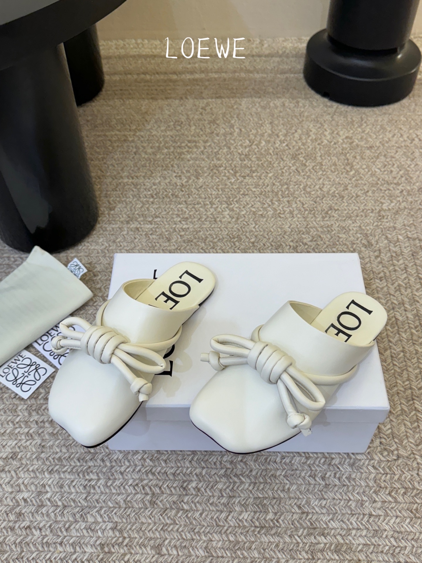 Loewe｜罗意威𝟐𝟎𝟐6𝐒𝐒 春夏新品凉拖本季单品超级有意思❗️全网都火爆了，上脚超nice😌今年时髦