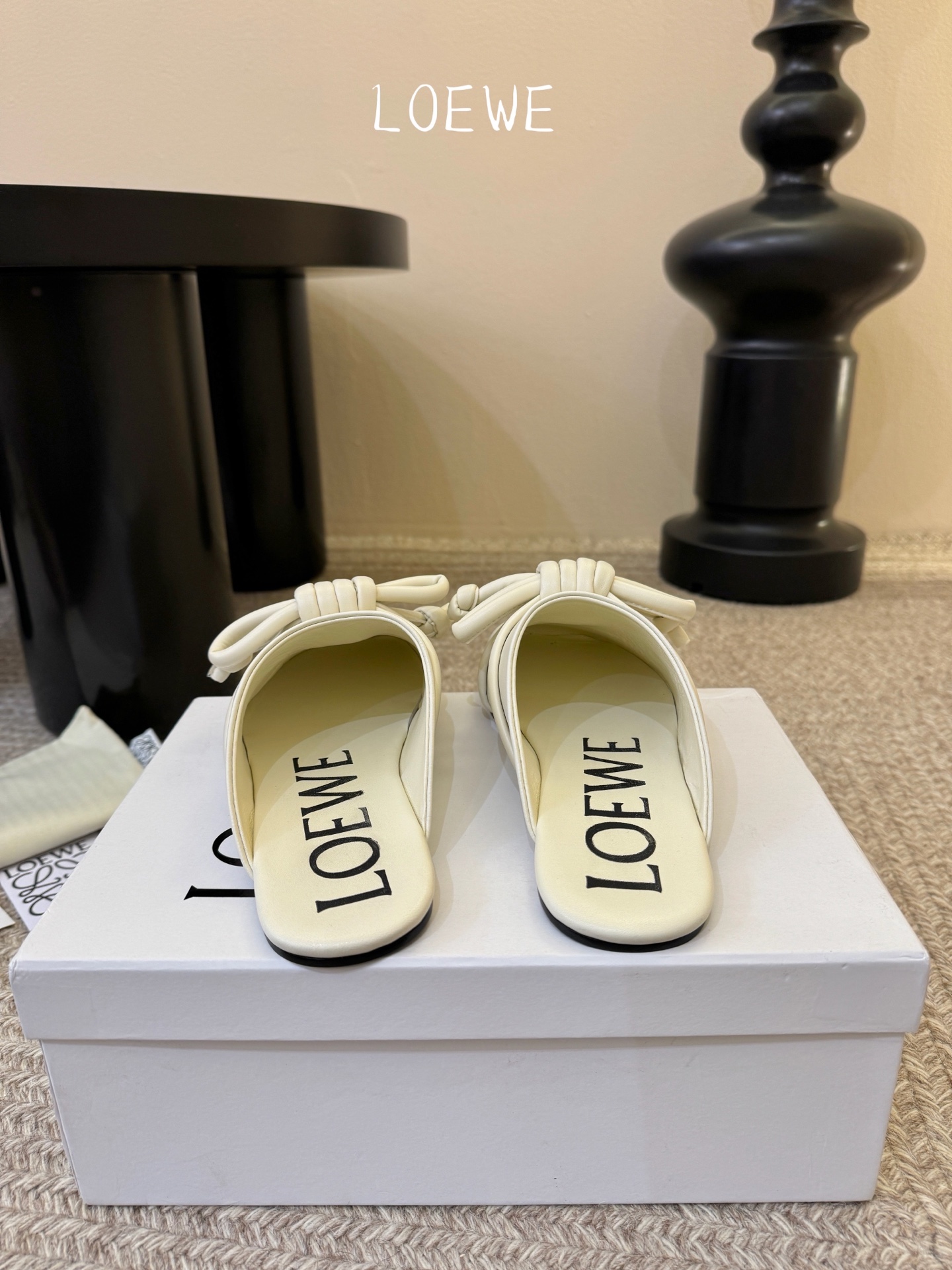 Loewe｜罗意威𝟐𝟎𝟐6𝐒𝐒 春夏新品凉拖本季单品超级有意思❗️全网都火爆了，上脚超nice😌今年时髦