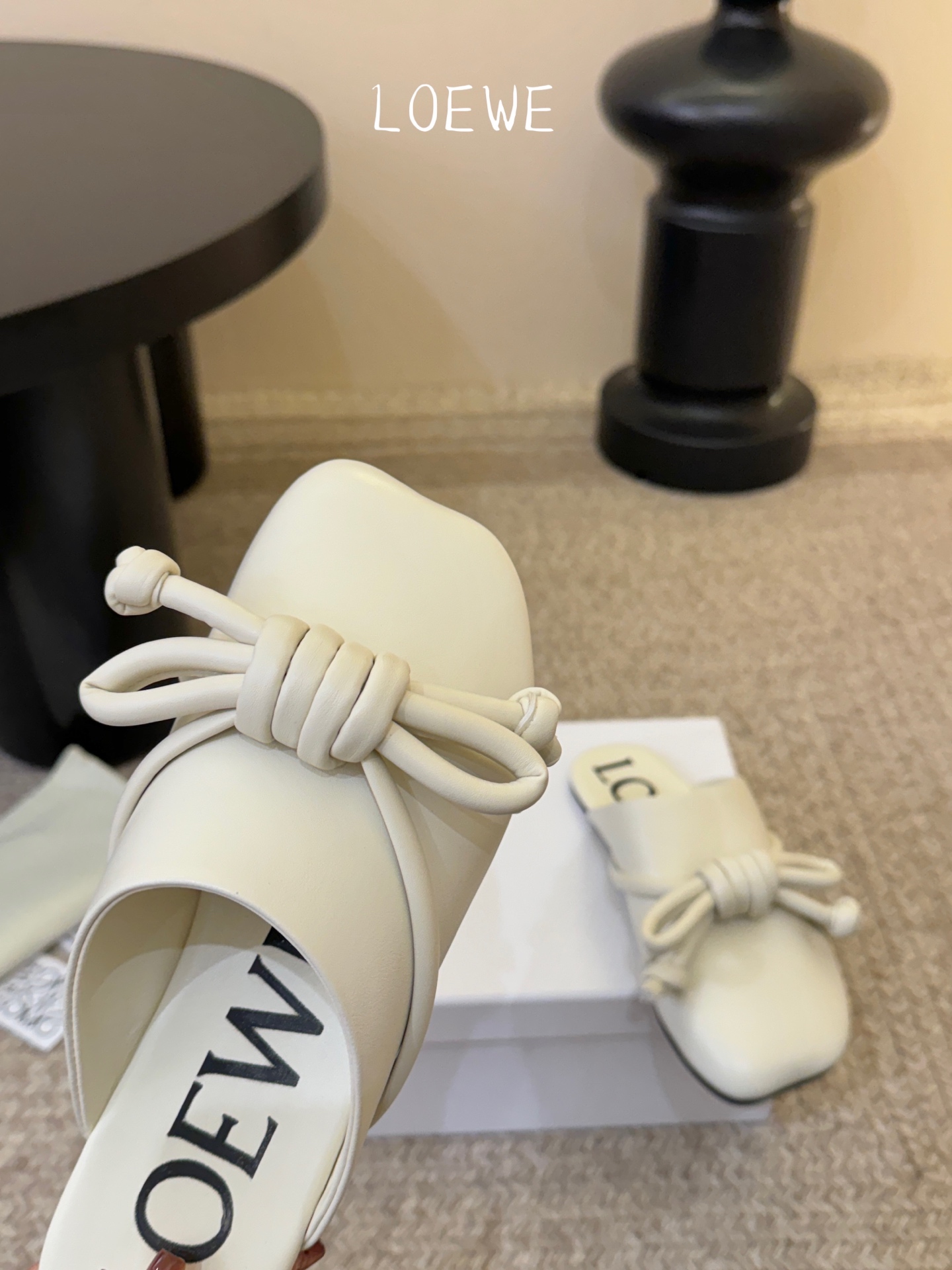 Loewe｜罗意威𝟐𝟎𝟐6𝐒𝐒 春夏新品凉拖本季单品超级有意思❗️全网都火爆了，上脚超nice😌今年时髦