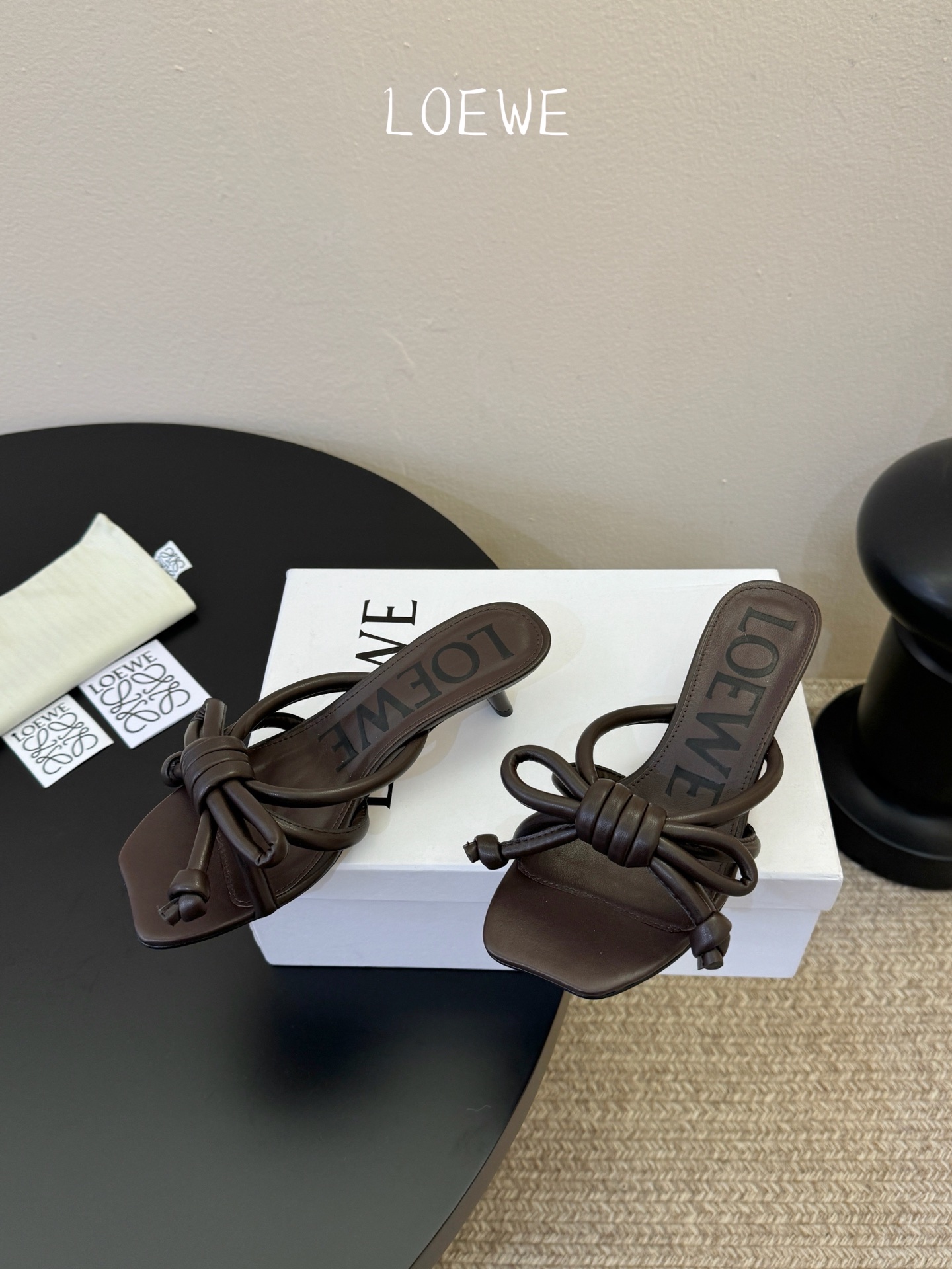 Loewe｜罗意威𝟐𝟎𝟐6𝐒𝐒 春夏新品凉拖本季单品超级有意思❗️全网都火爆了，上脚超nice😌今年时髦