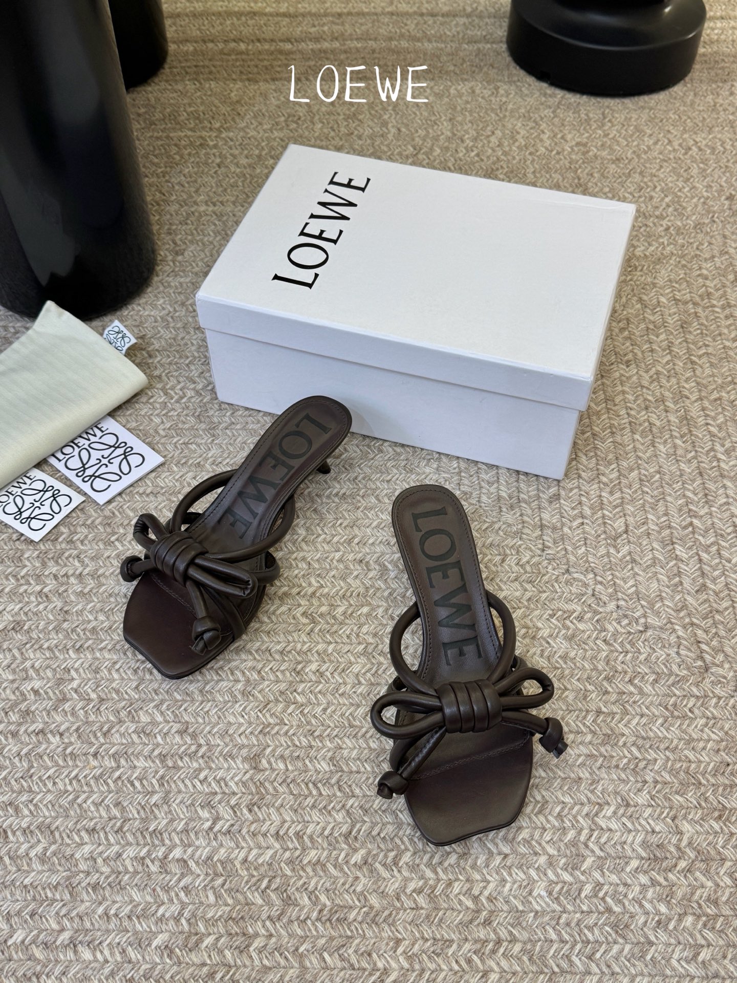 Loewe｜罗意威𝟐𝟎𝟐6𝐒𝐒 春夏新品凉拖本季单品超级有意思❗️全网都火爆了，上脚超nice😌今年时髦