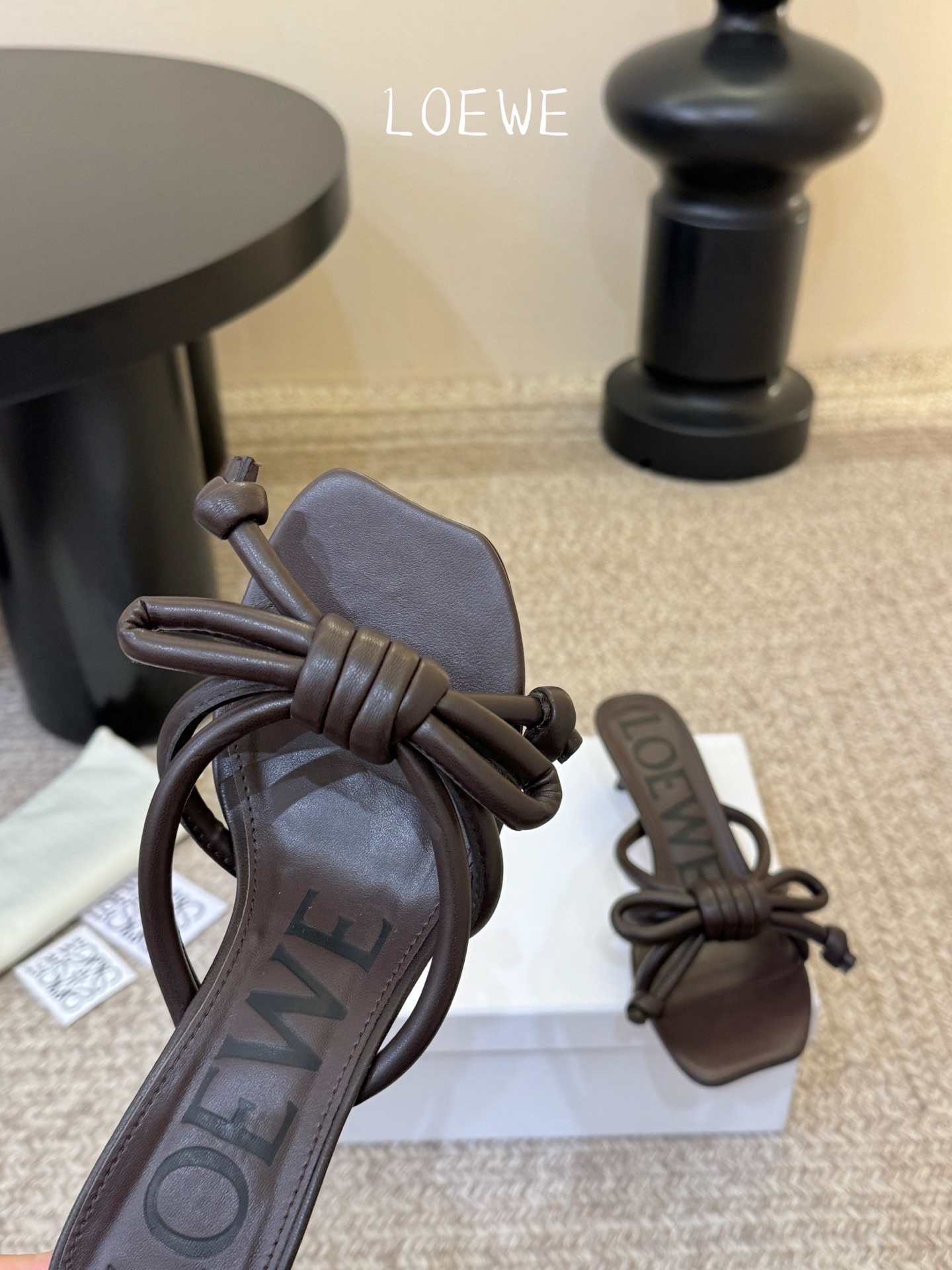 Loewe｜罗意威𝟐𝟎𝟐6𝐒𝐒 春夏新品凉拖本季单品超级有意思❗️全网都火爆了，上脚超nice😌今年时髦