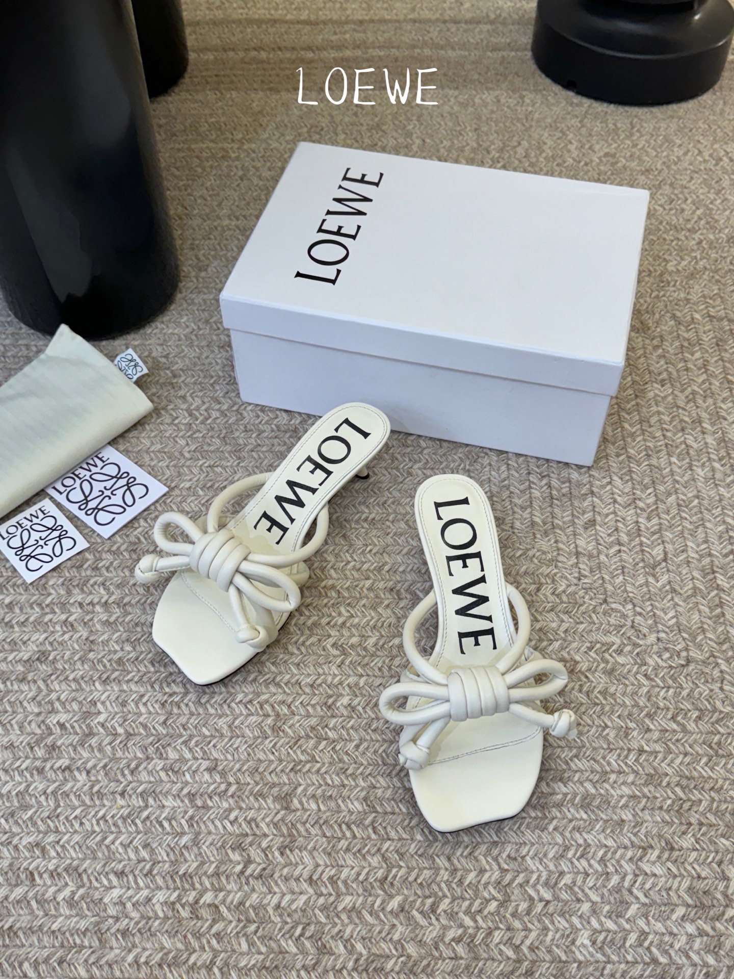 Loewe｜罗意威𝟐𝟎𝟐6𝐒𝐒 春夏新品凉拖本季单品超级有意思❗️全网都火爆了，上脚超nice😌今年时髦