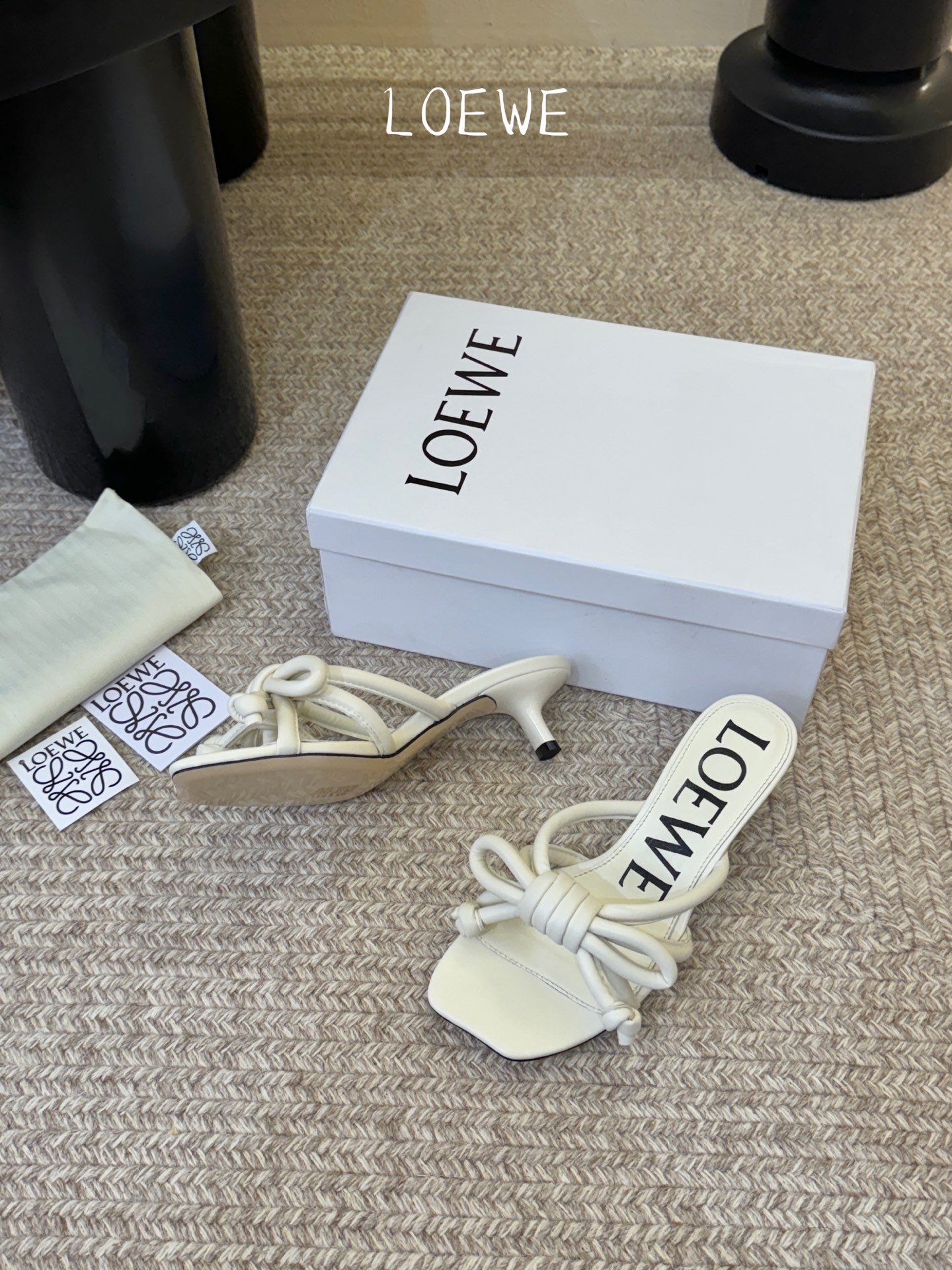 Loewe｜罗意威𝟐𝟎𝟐6𝐒𝐒 春夏新品凉拖本季单品超级有意思❗️全网都火爆了，上脚超nice😌今年时髦