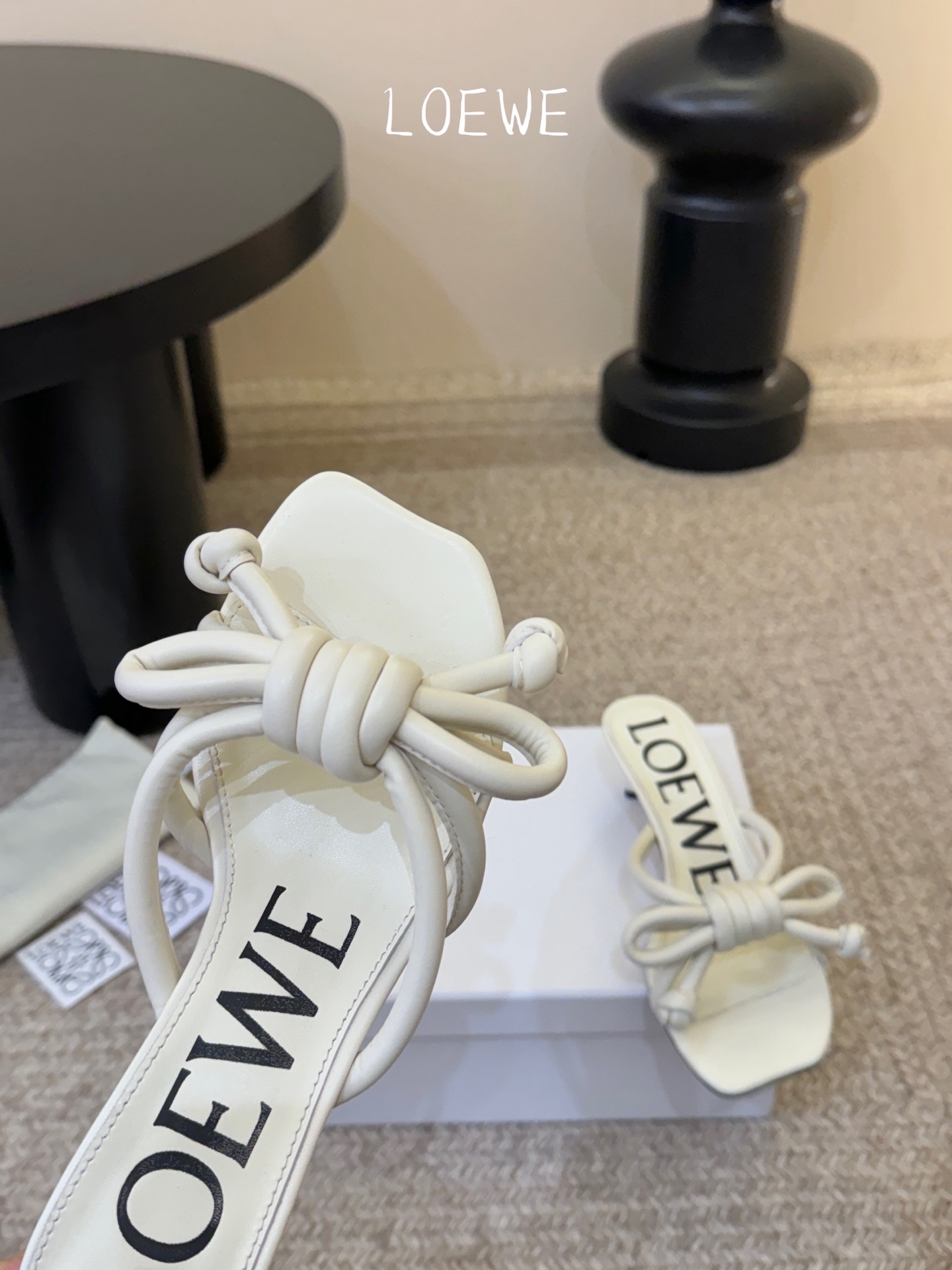 Loewe｜罗意威𝟐𝟎𝟐6𝐒𝐒 春夏新品凉拖本季单品超级有意思❗️全网都火爆了，上脚超nice😌今年时髦