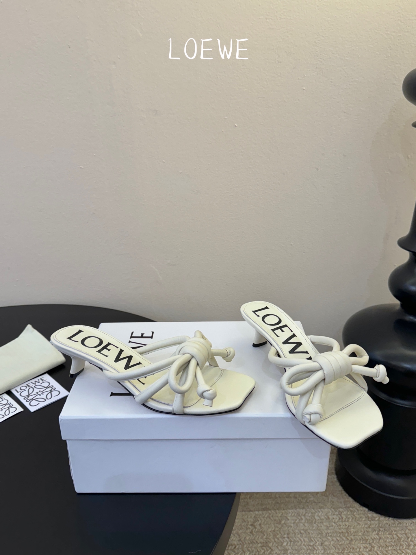 Loewe｜罗意威𝟐𝟎𝟐6𝐒𝐒 春夏新品凉拖本季单品超级有意思❗️全网都火爆了，上脚超nice😌今年时髦