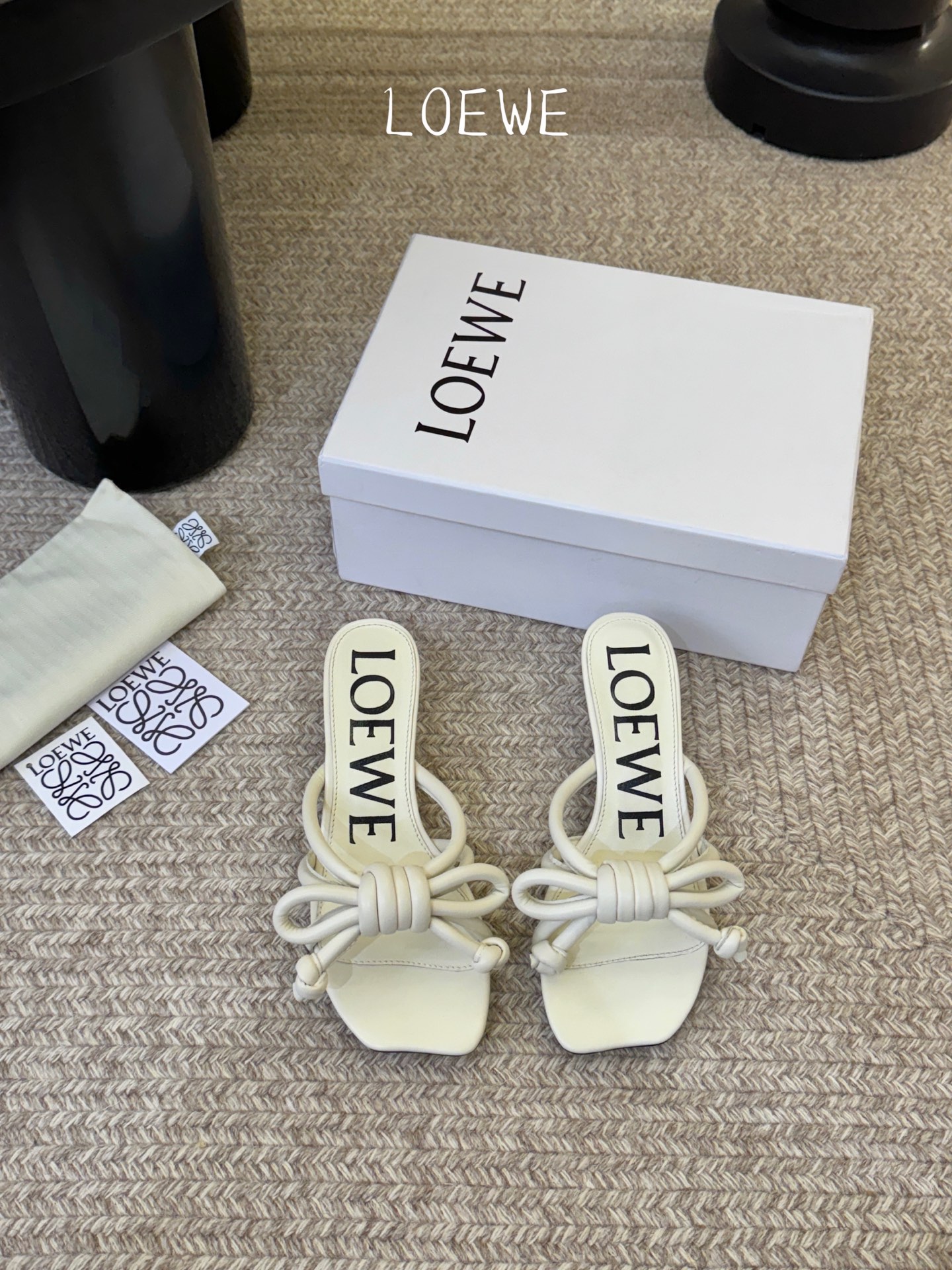 Loewe｜罗意威𝟐𝟎𝟐6𝐒𝐒 春夏新品凉拖本季单品超级有意思❗️全网都火爆了，上脚超nice😌今年时髦