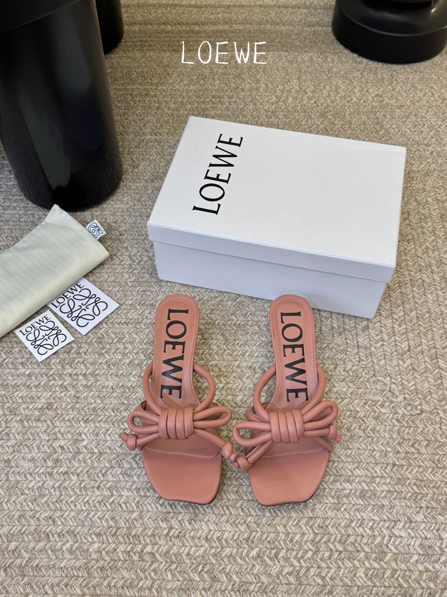 Loewe｜罗意威𝟐𝟎𝟐6𝐒𝐒 春夏新品凉拖本季单品超级有意思❗️全网都火爆了，上脚超nice😌今年时髦