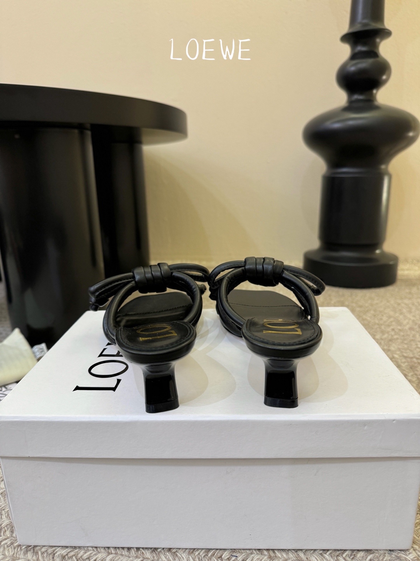 Loewe｜罗意威𝟐𝟎𝟐6𝐒𝐒 春夏新品凉拖本季单品超级有意思❗️全网都火爆了，上脚超nice😌今年时髦