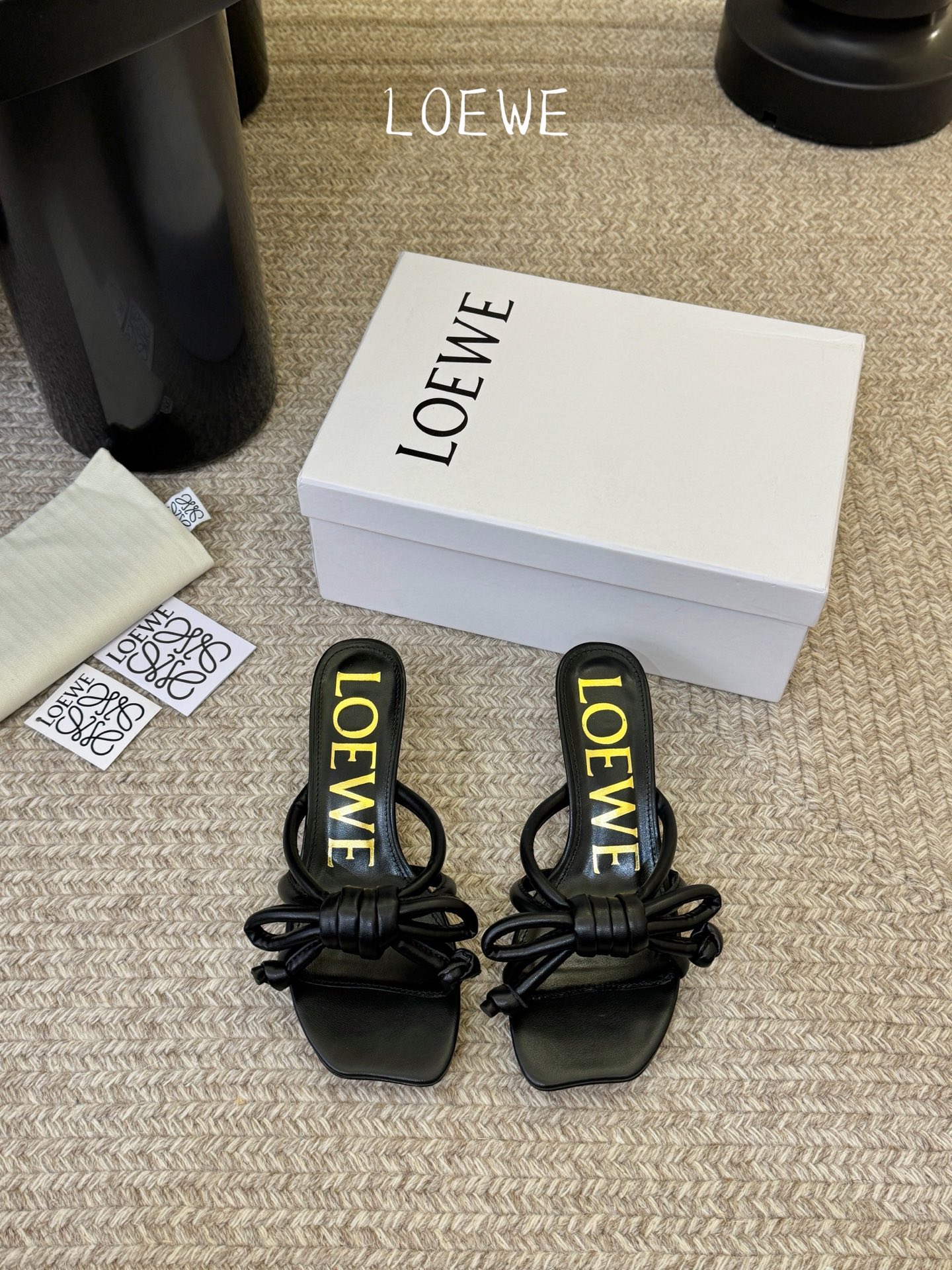 Loewe｜罗意威𝟐𝟎𝟐6𝐒𝐒 春夏新品凉拖本季单品超级有意思❗️全网都火爆了，上脚超nice😌今年时髦