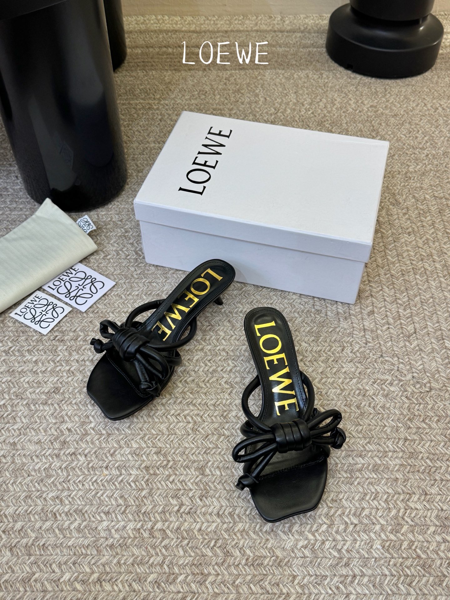 Loewe｜罗意威𝟐𝟎𝟐6𝐒𝐒 春夏新品凉拖本季单品超级有意思❗️全网都火爆了，上脚超nice😌今年时髦