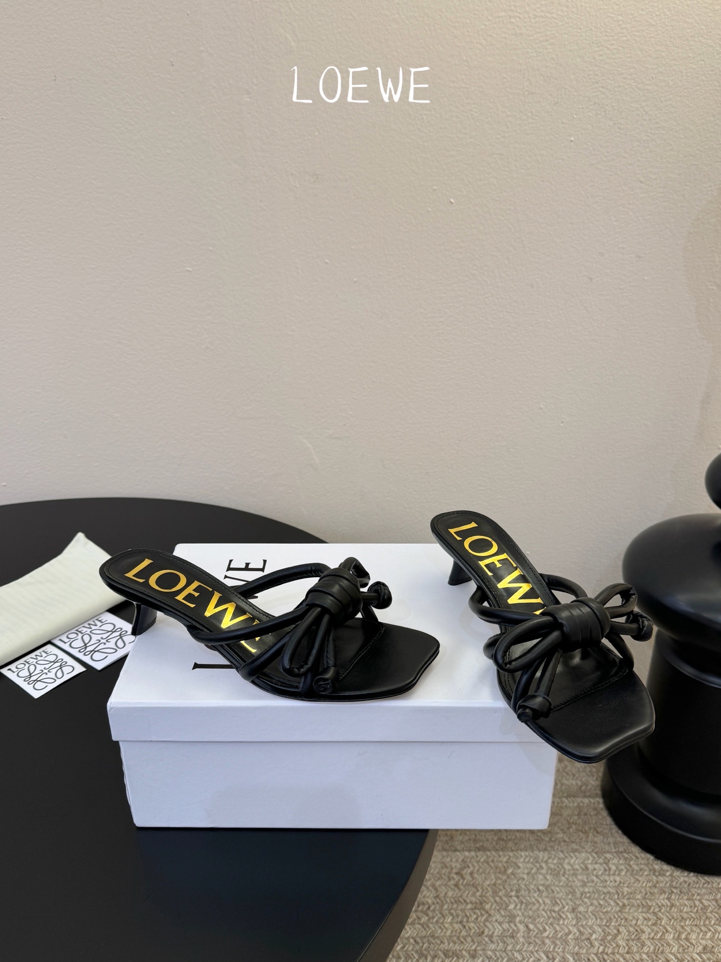 Loewe｜罗意威𝟐𝟎𝟐6𝐒𝐒 春夏新品凉拖本季单品超级有意思❗️全网都火爆了，上脚超nice😌今年时髦