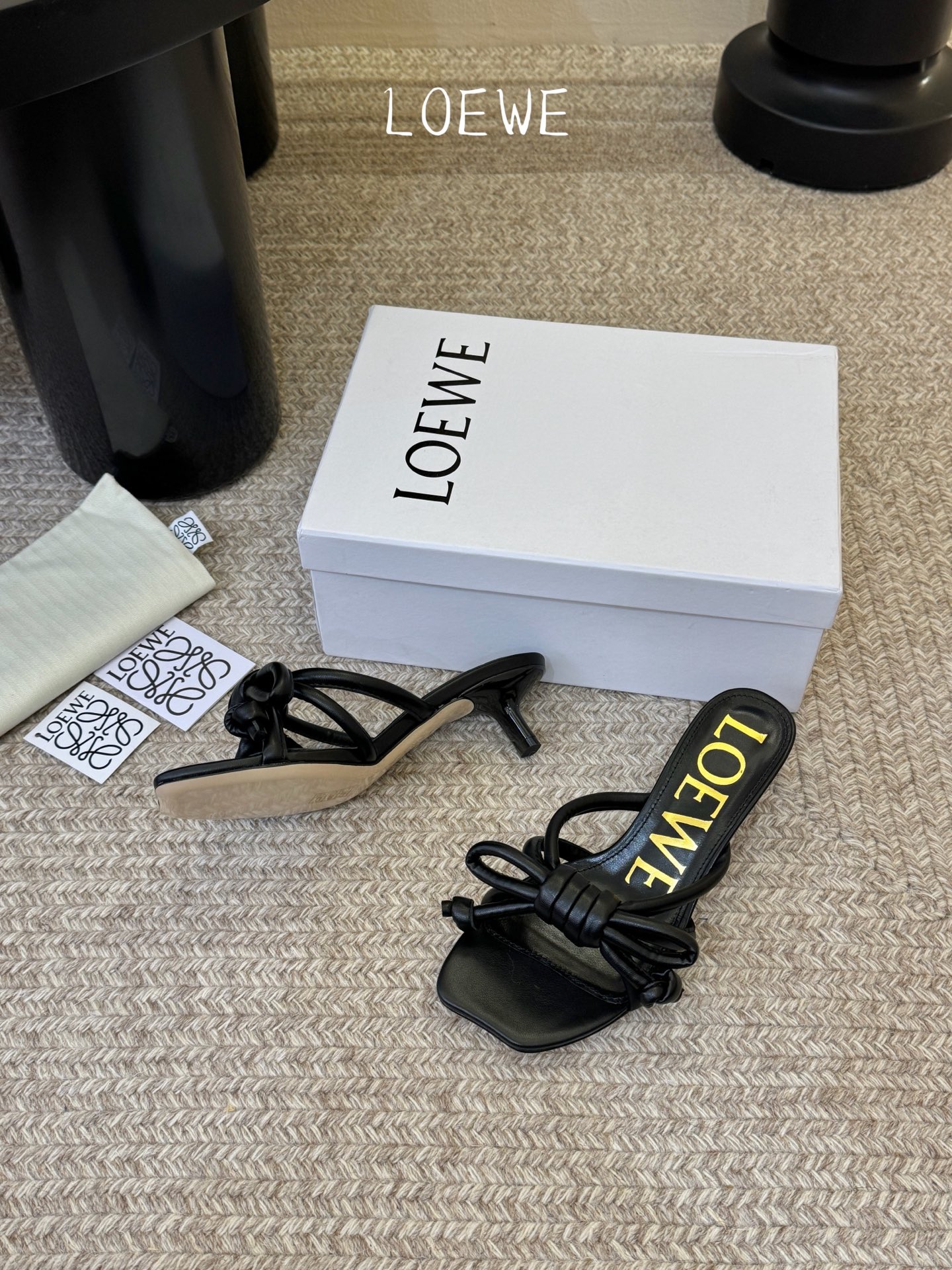 Loewe｜罗意威𝟐𝟎𝟐6𝐒𝐒 春夏新品凉拖本季单品超级有意思❗️全网都火爆了，上脚超nice😌今年时髦