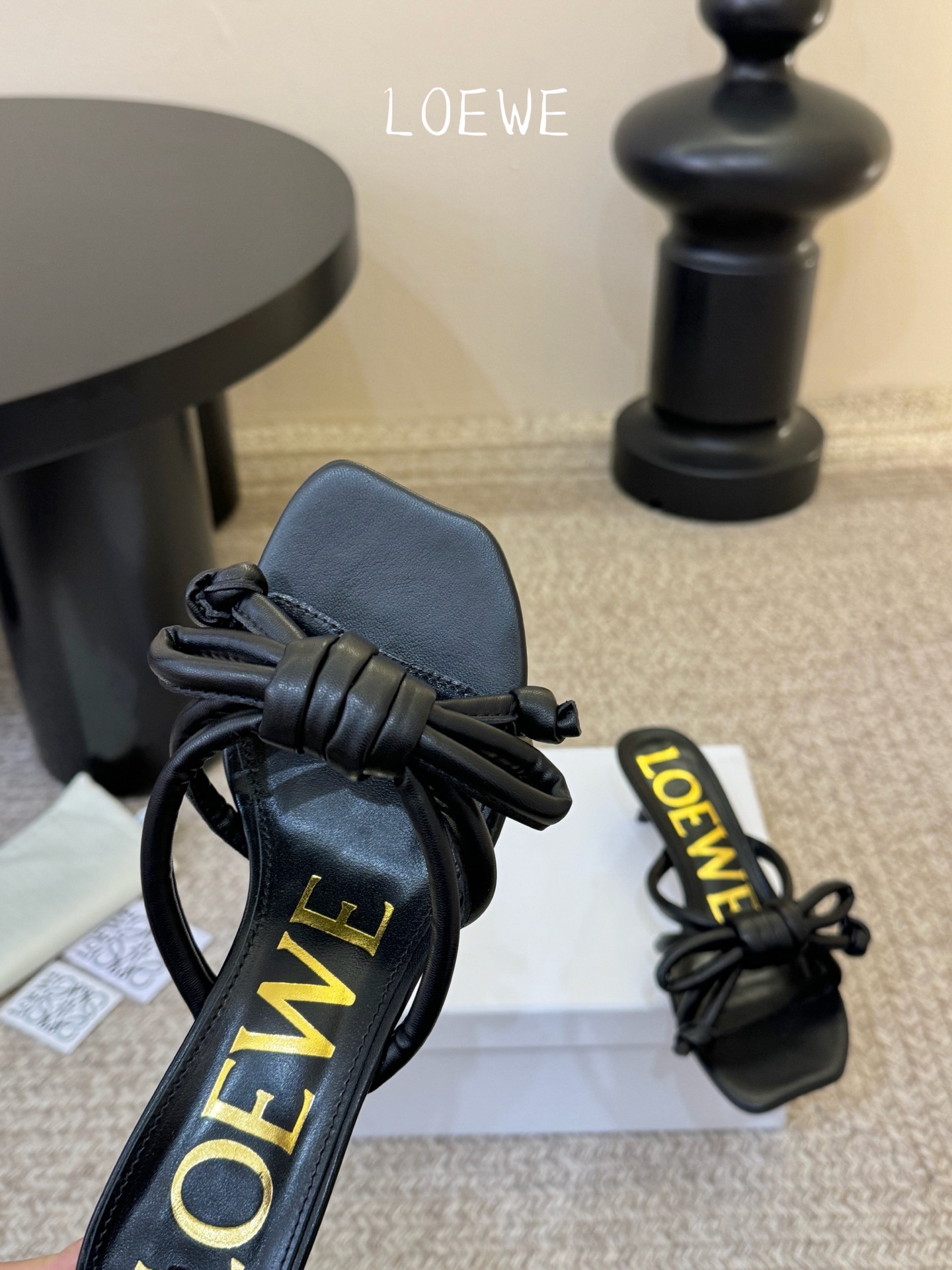 Loewe｜罗意威𝟐𝟎𝟐6𝐒𝐒 春夏新品凉拖本季单品超级有意思❗️全网都火爆了，上脚超nice😌今年时髦