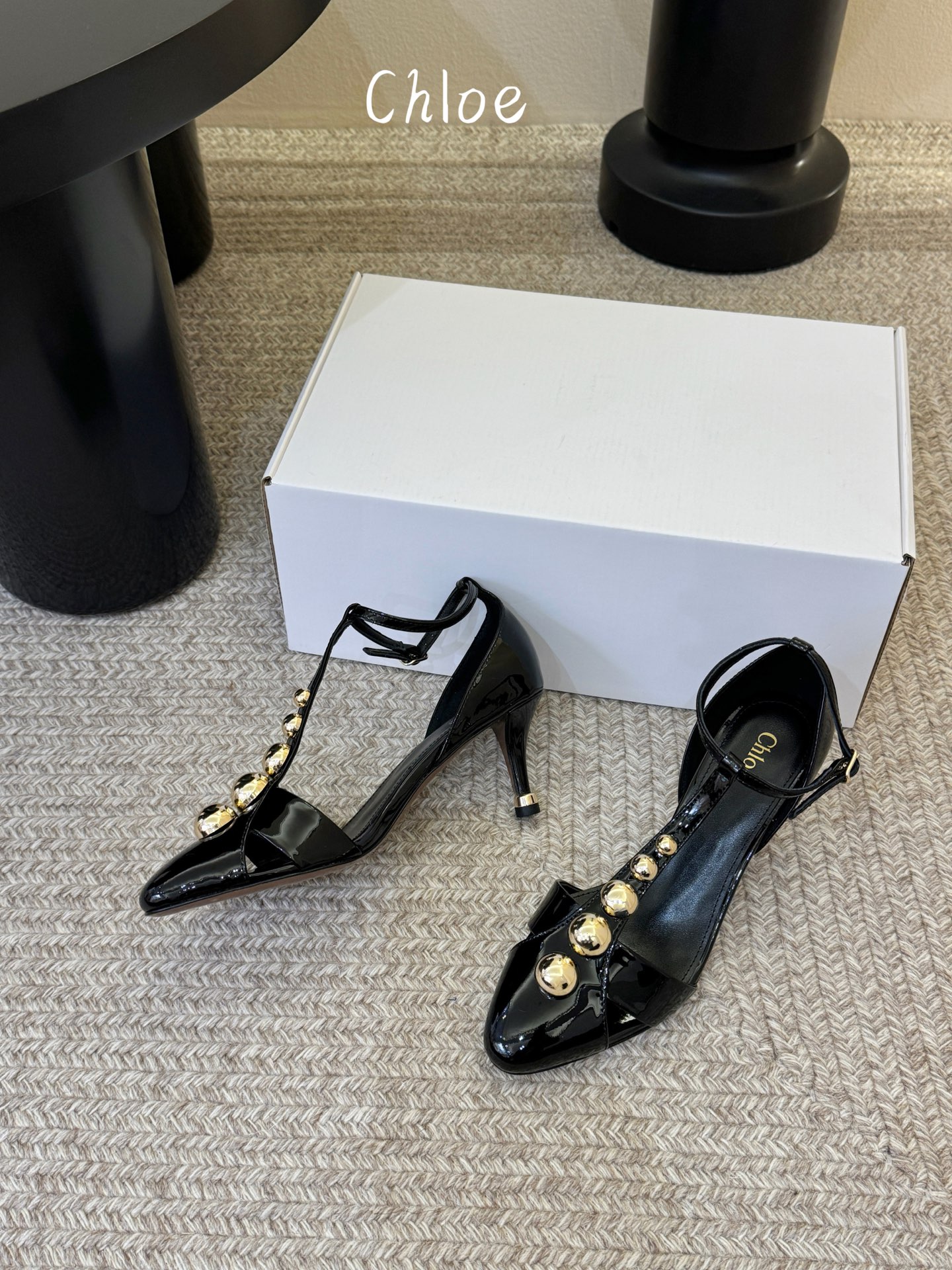 Chloe克洛伊•26春夏新品6cm高跟后空凉鞋！最新系列凉鞋純手工製作的金屬logo裝飾獨特風格更顯品
