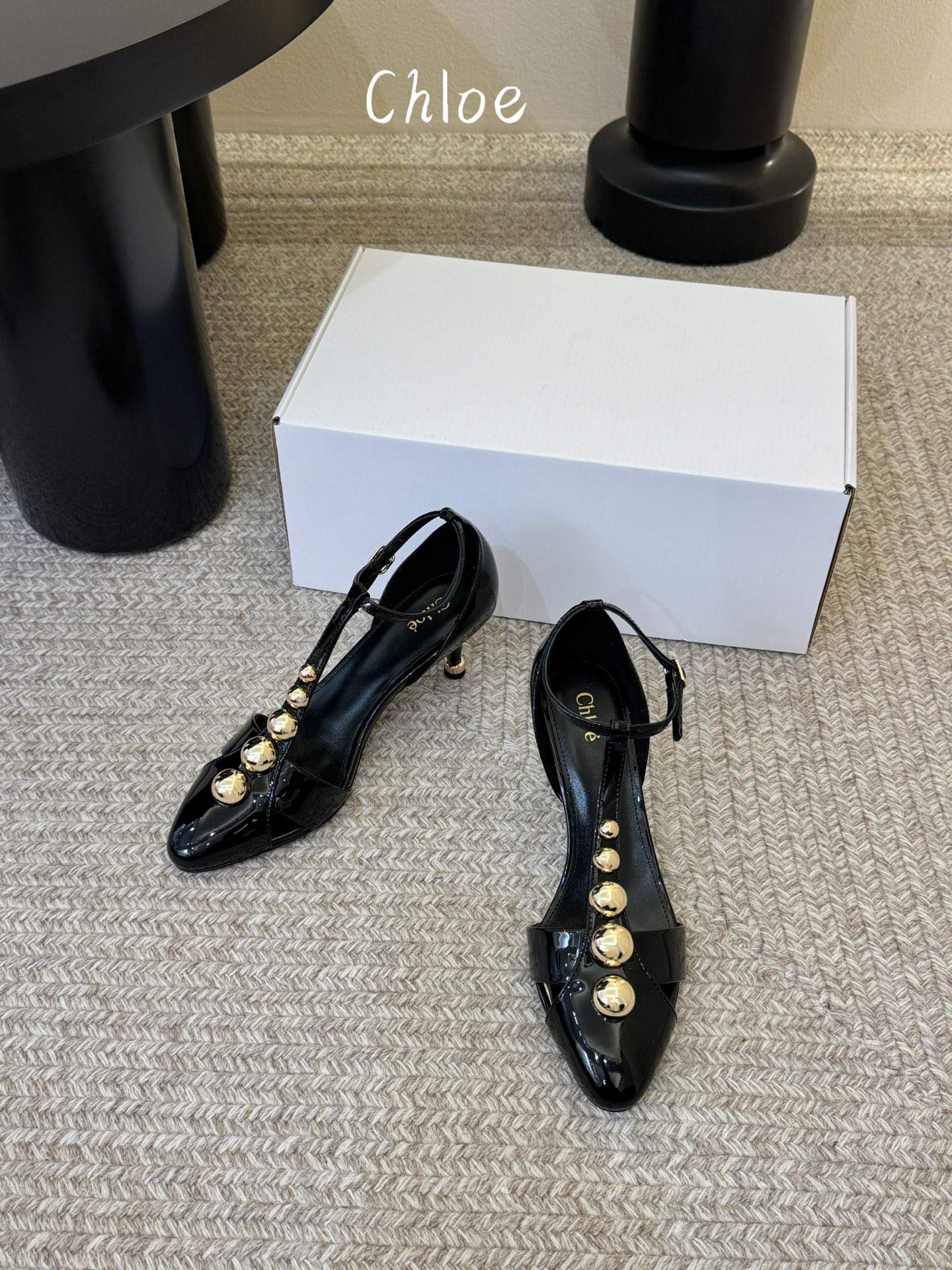 Chloe克洛伊•26春夏新品6cm高跟后空凉鞋！最新系列凉鞋純手工製作的金屬logo裝飾獨特風格更顯品