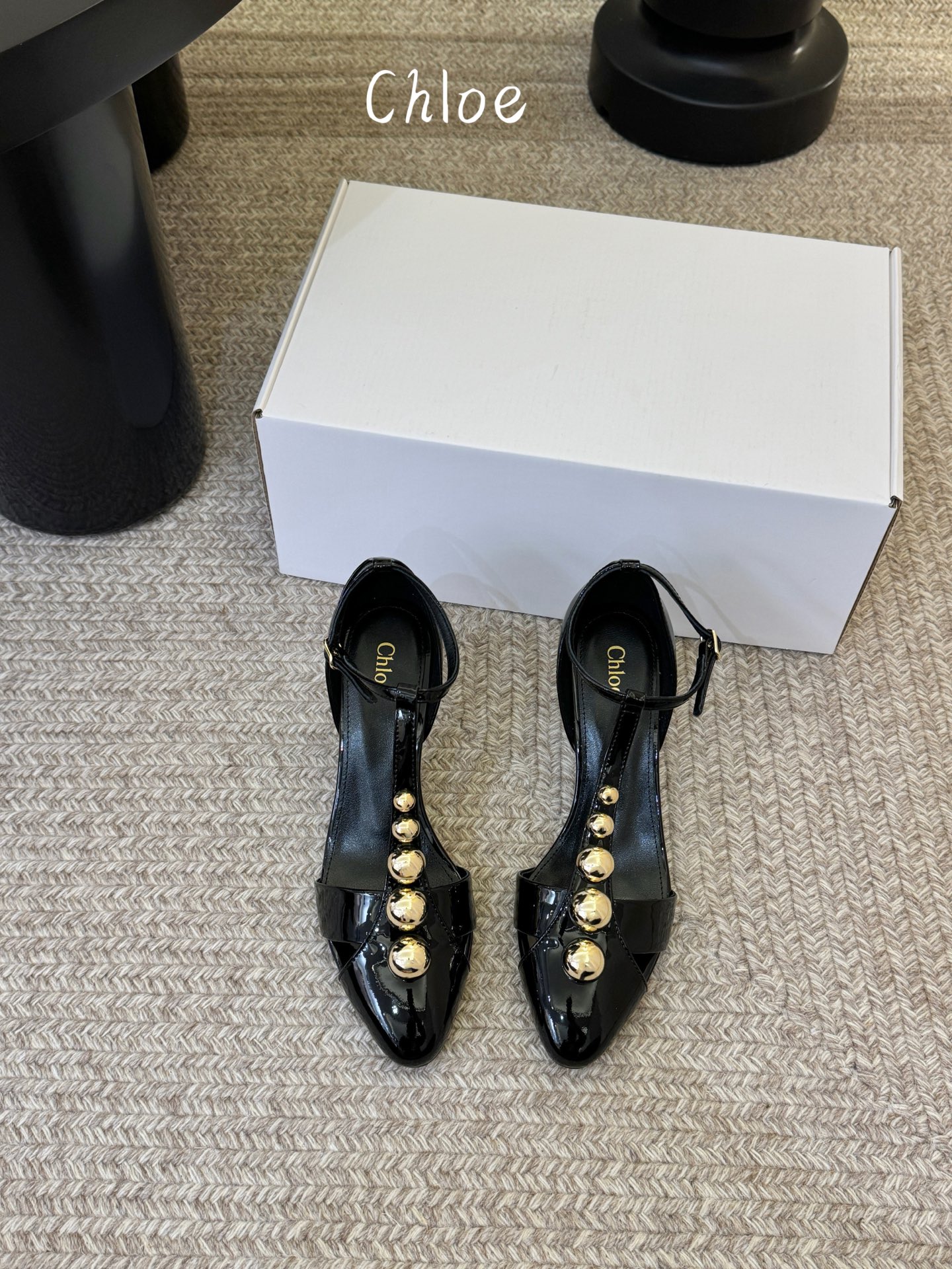 Chloe克洛伊•26春夏新品6cm高跟后空凉鞋！最新系列凉鞋純手工製作的金屬logo裝飾獨特風格更顯品