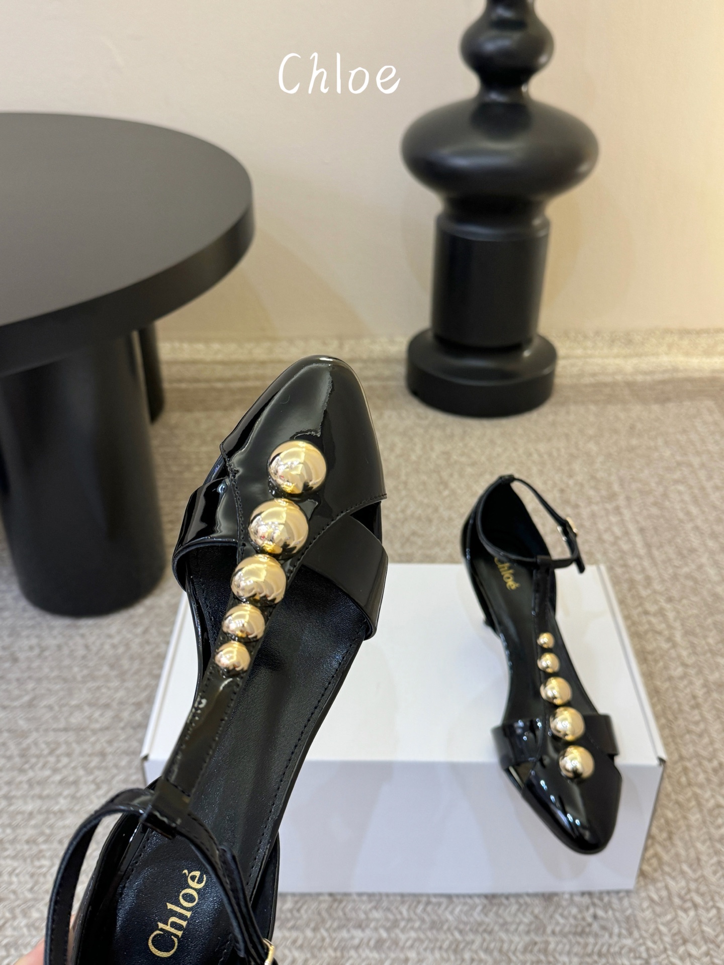 Chloe克洛伊•26春夏新品6cm高跟后空凉鞋！最新系列凉鞋純手工製作的金屬logo裝飾獨特風格更顯品