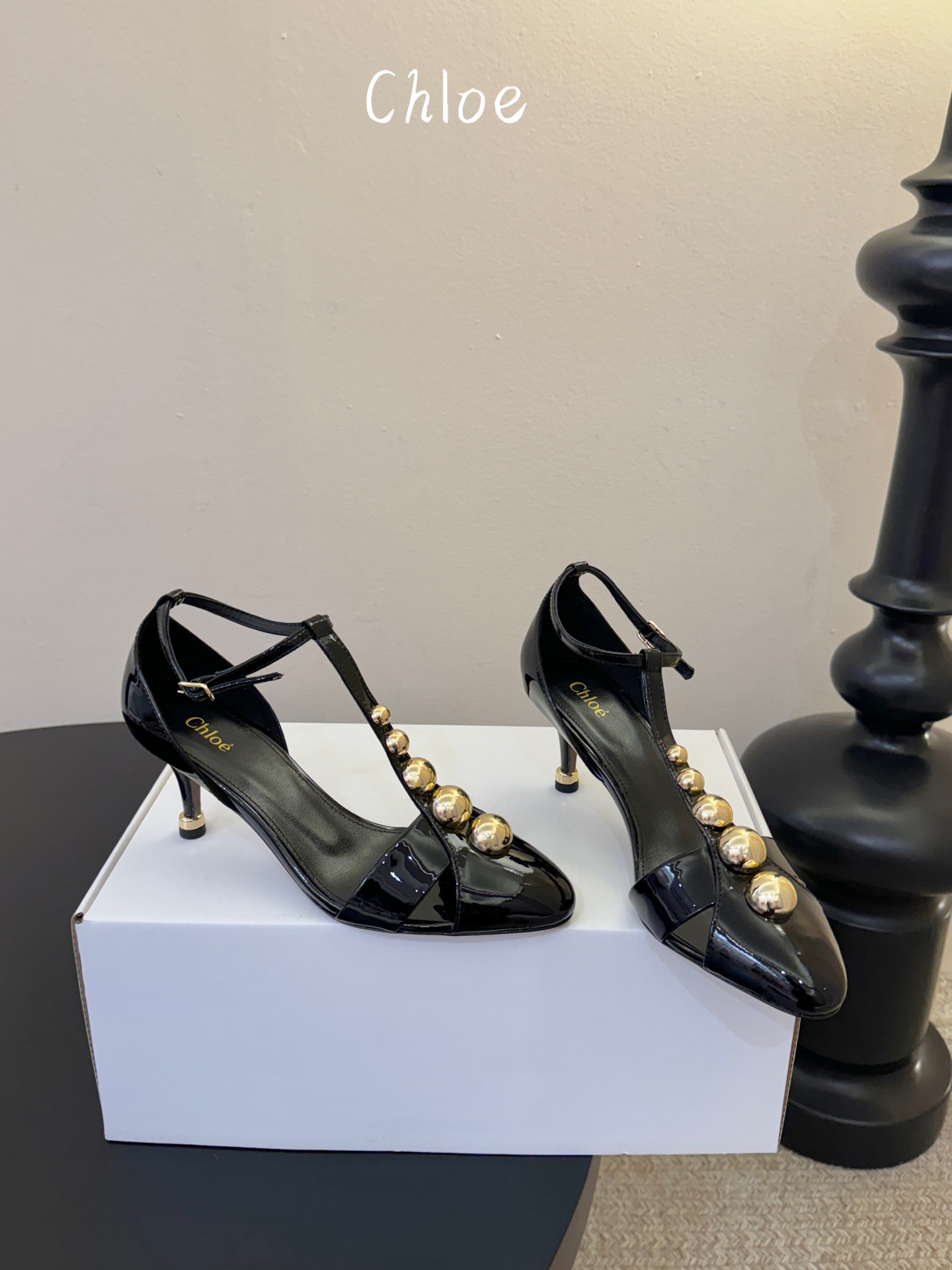 Chloe克洛伊•26春夏新品6cm高跟后空凉鞋！最新系列凉鞋純手工製作的金屬logo裝飾獨特風格更顯品