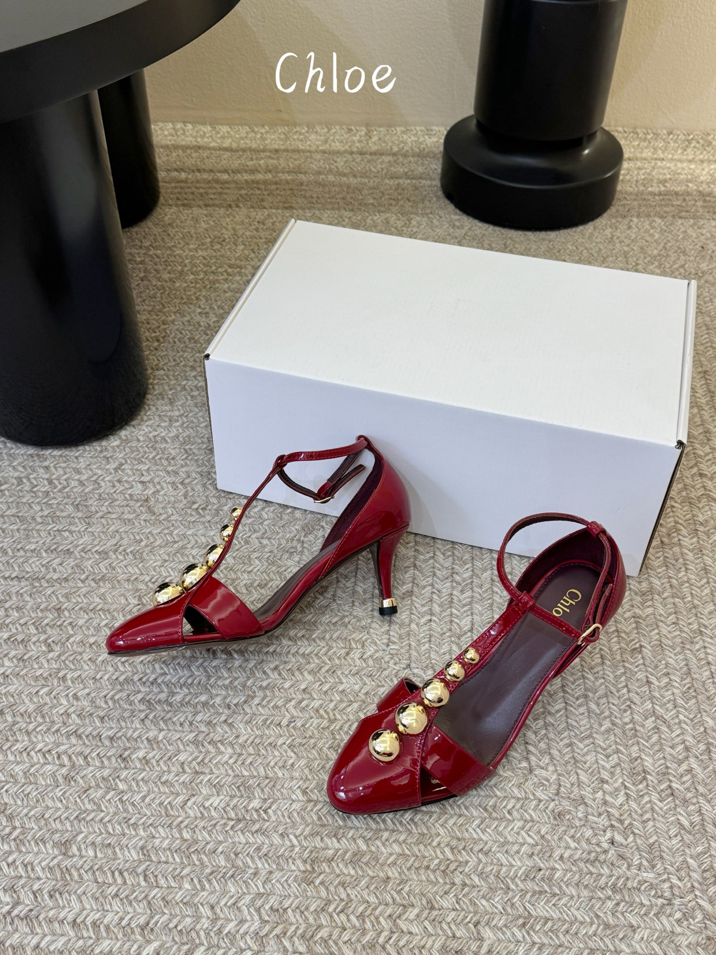 Chloe克洛伊•26春夏新品6cm高跟后空凉鞋！最新系列凉鞋純手工製作的金屬logo裝飾獨特風格更顯品