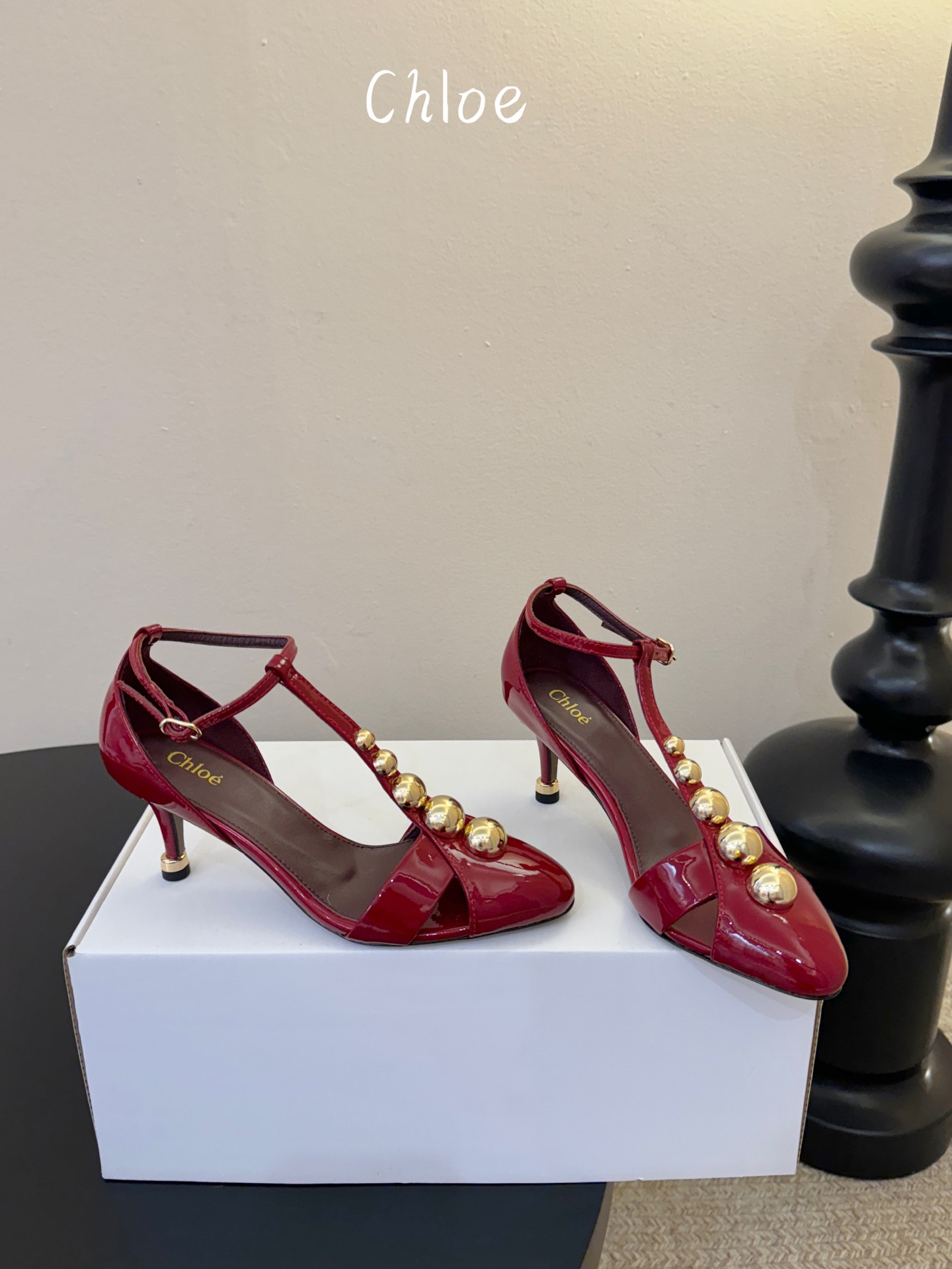 Chloe克洛伊•26春夏新品6cm高跟后空凉鞋！最新系列凉鞋純手工製作的金屬logo裝飾獨特風格更顯品