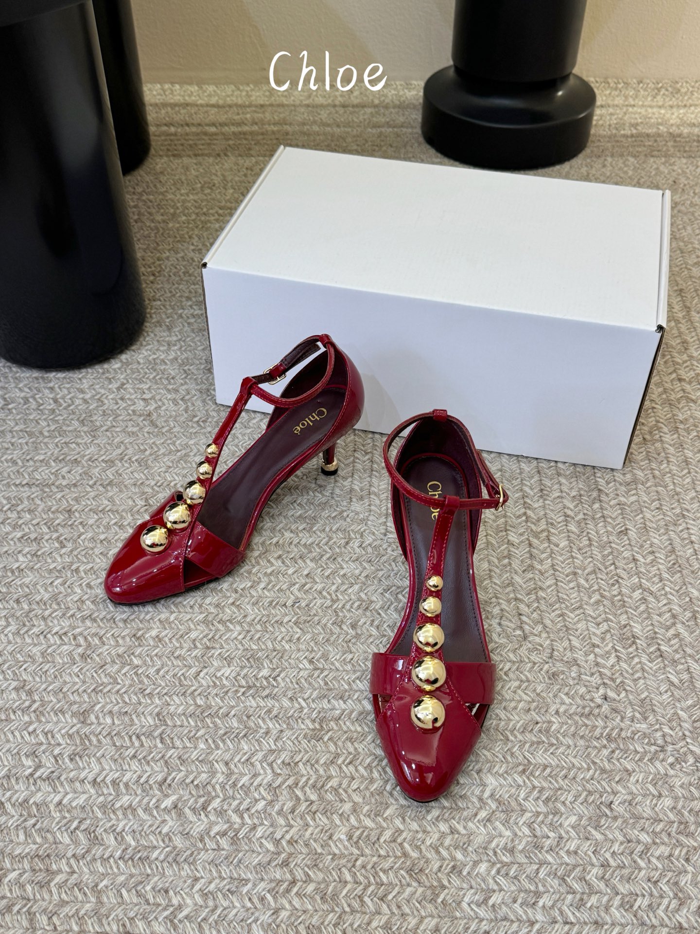 Chloe克洛伊•26春夏新品6cm高跟后空凉鞋！最新系列凉鞋純手工製作的金屬logo裝飾獨特風格更顯品