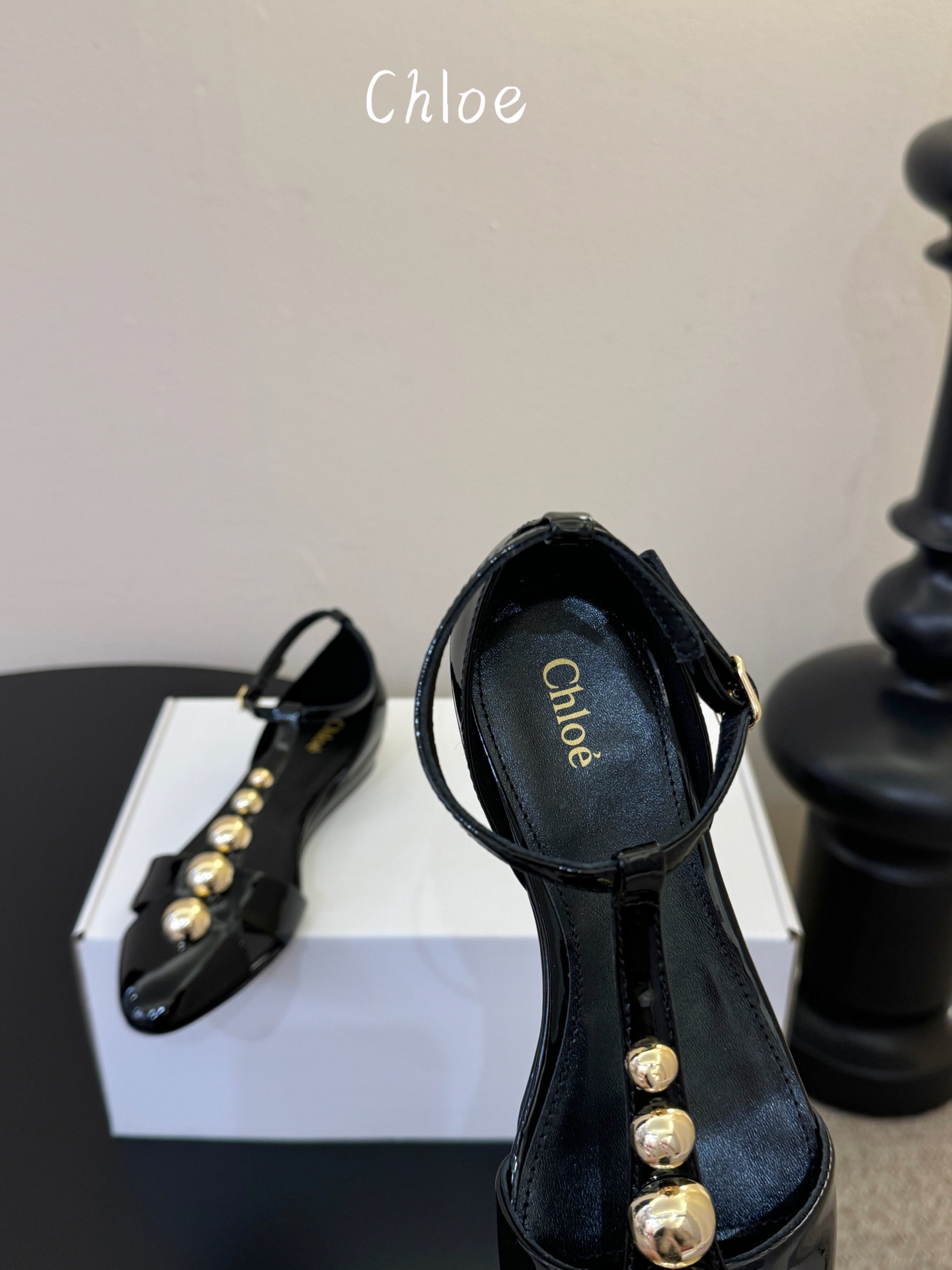 Chloe克洛伊•26春夏新品小坡跟后空凉鞋！最新系列凉鞋純手工製作的金屬logo裝飾獨特風格更顯品牌魅